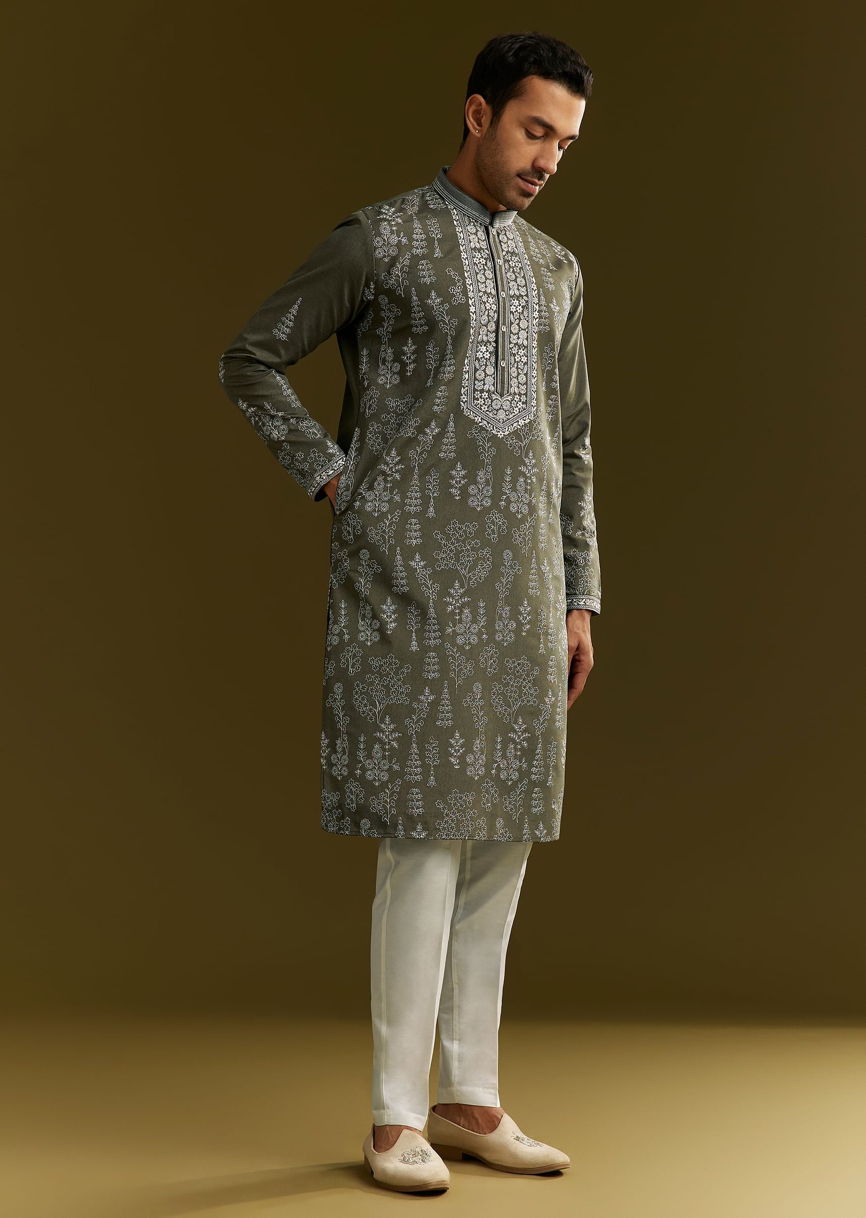 green-silk-printed-kurta-set-with-floral-vine-motif-sg309097-4_1cdccb90-725b-4363-be66-ddfb54715cf4.jpg