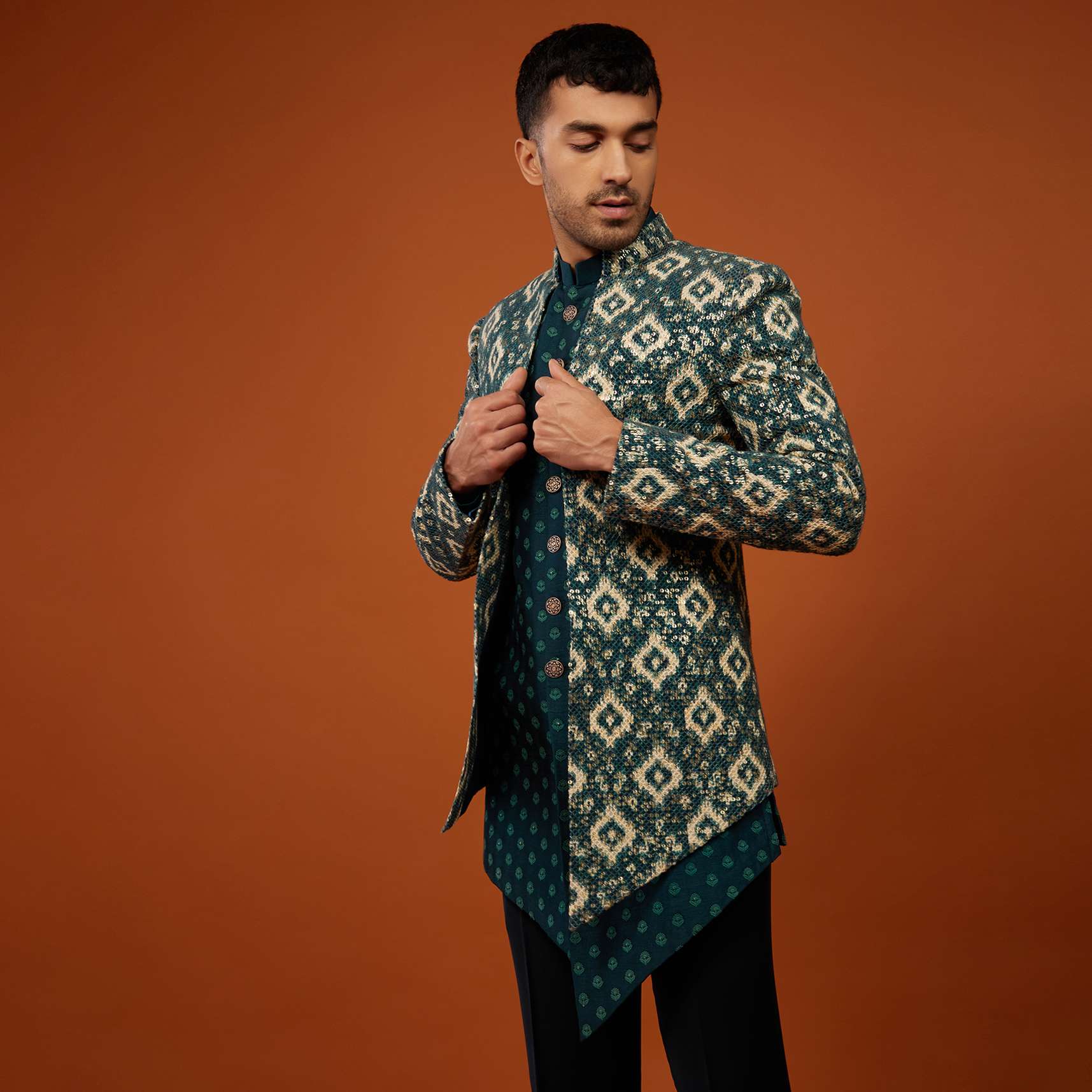 green_embroidered_indo-western_sherwani-sg136135_6.jpg