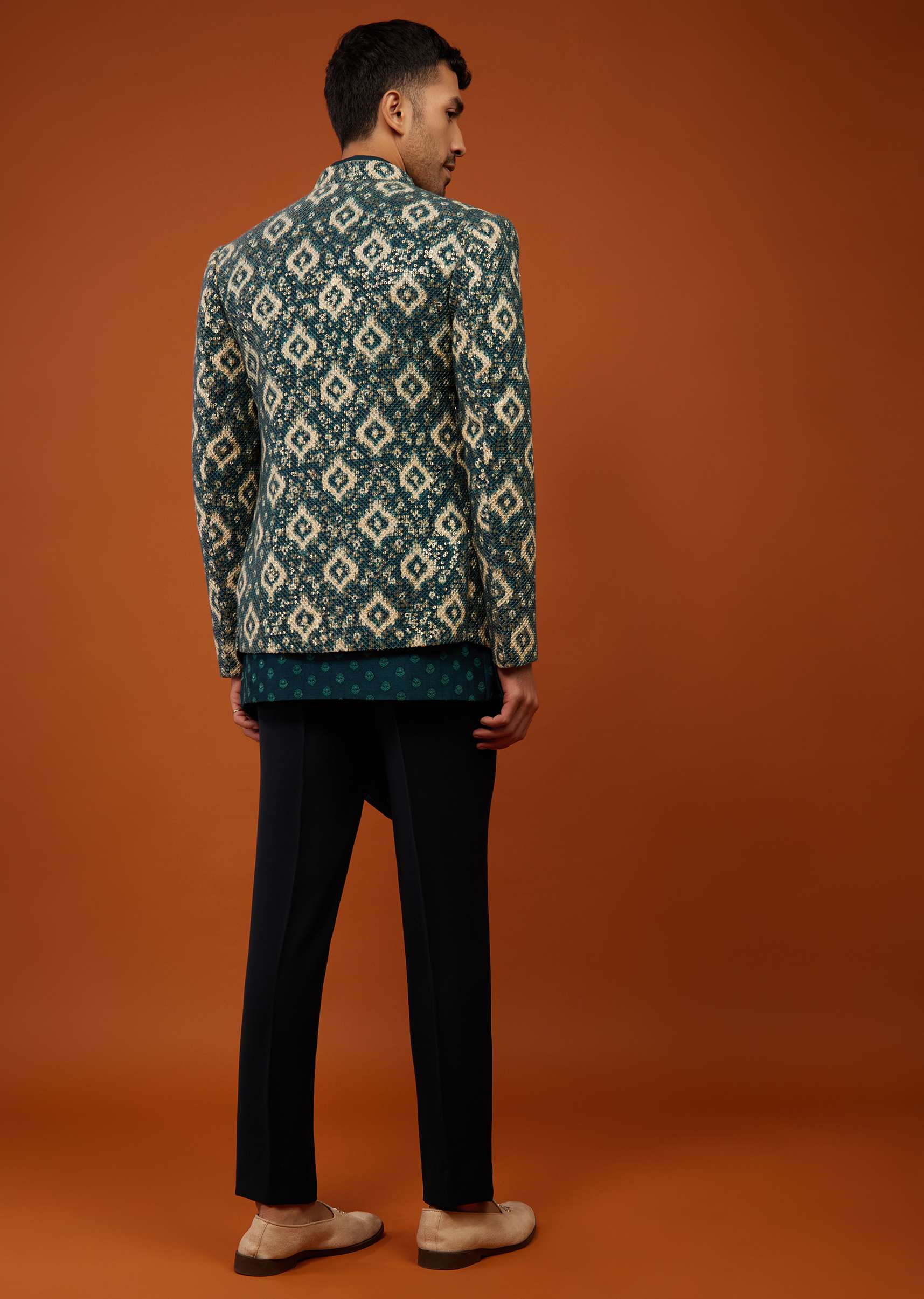 green_embroidered_indo-western_sherwani-sg136135_8.jpg