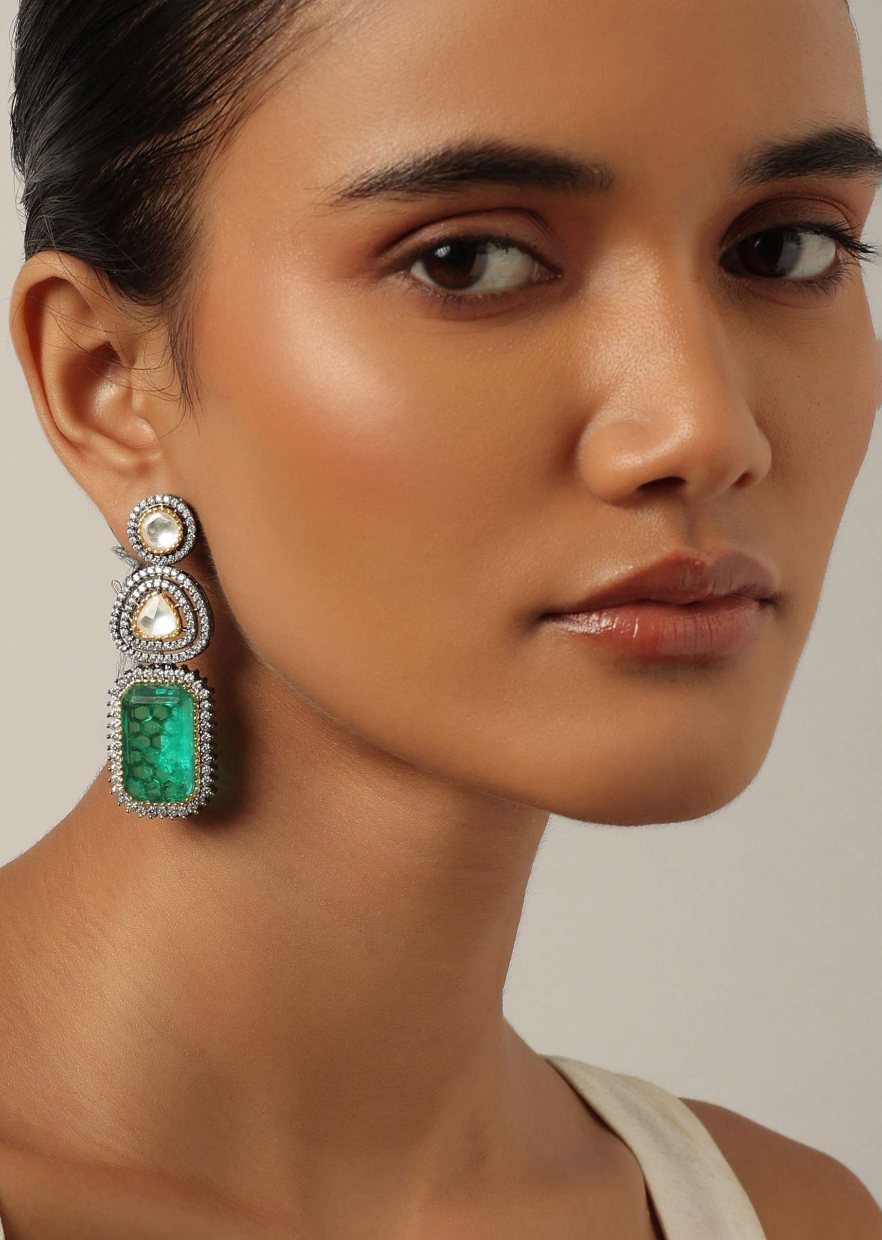 green_geometric_earrings_with_textured_stone-sg181108_3_19d6999b-be3e-4a6a-9db3-4e58083d9be5.jpg