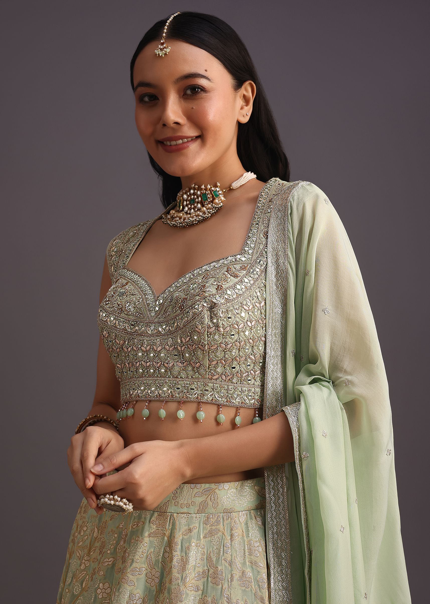 green_hand_work_choli_and_banarasi_weave_lehenga-sg266419_6_13b82a8b-d49f-4005-b92b-590e82e6005c.jpg