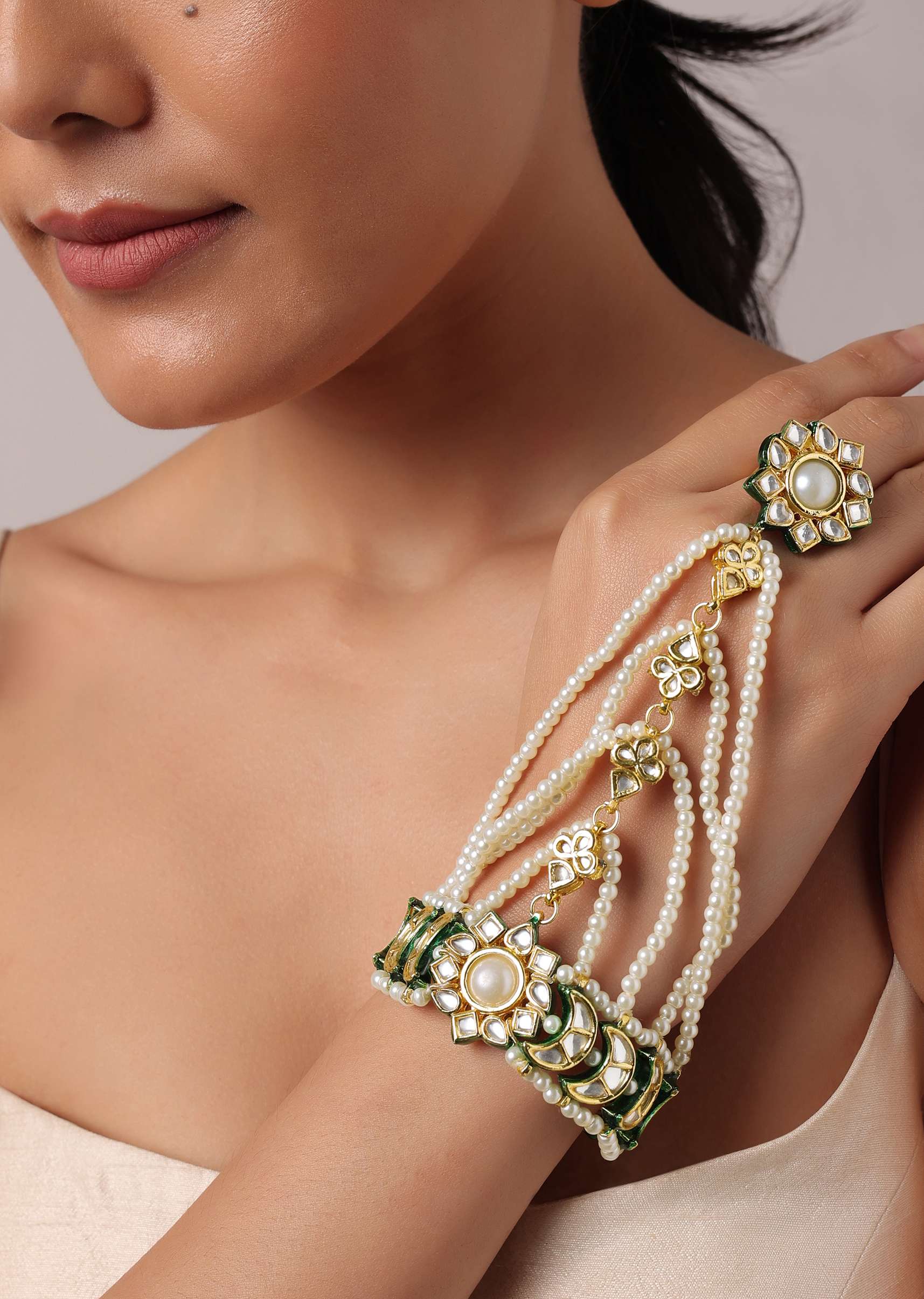green_kundan_hathphool_with_floral_motifs-sg180737_3_86523710-a826-437c-9144-7a8b8136f16a.jpg