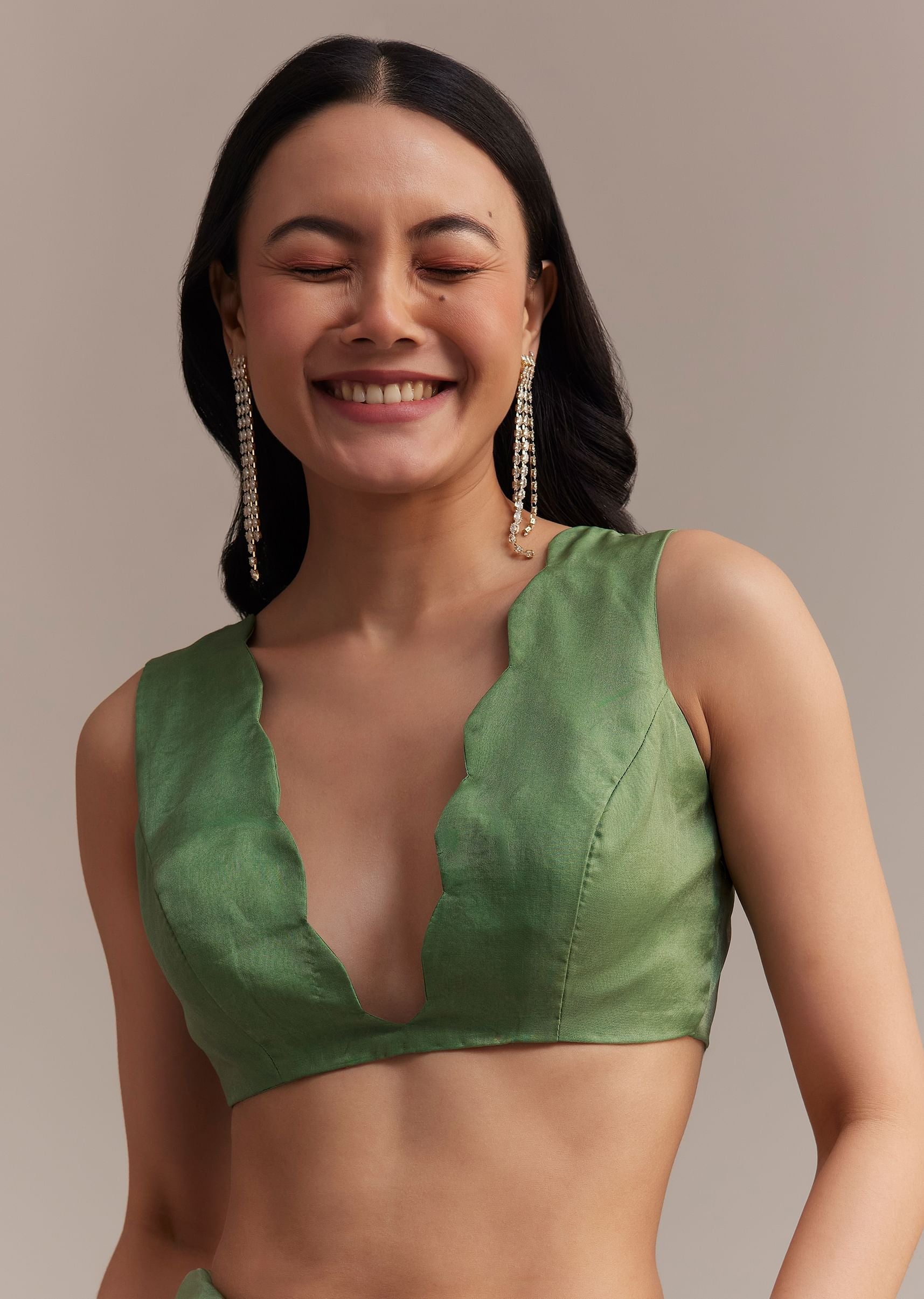 green_organza_saree_with_sequins_and_cutdana_embellished_border-sg276502_11_e3dd44f3-a618-4223-a23d-2a2494a817de.jpg