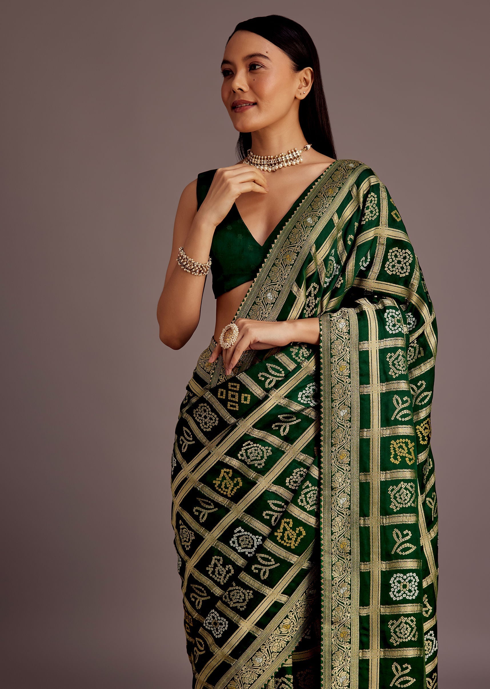 green_silk_bandhani_woven_saree-sg280106_14_69323515-9e4f-4132-a947-1c7e06f72f7d.jpg
