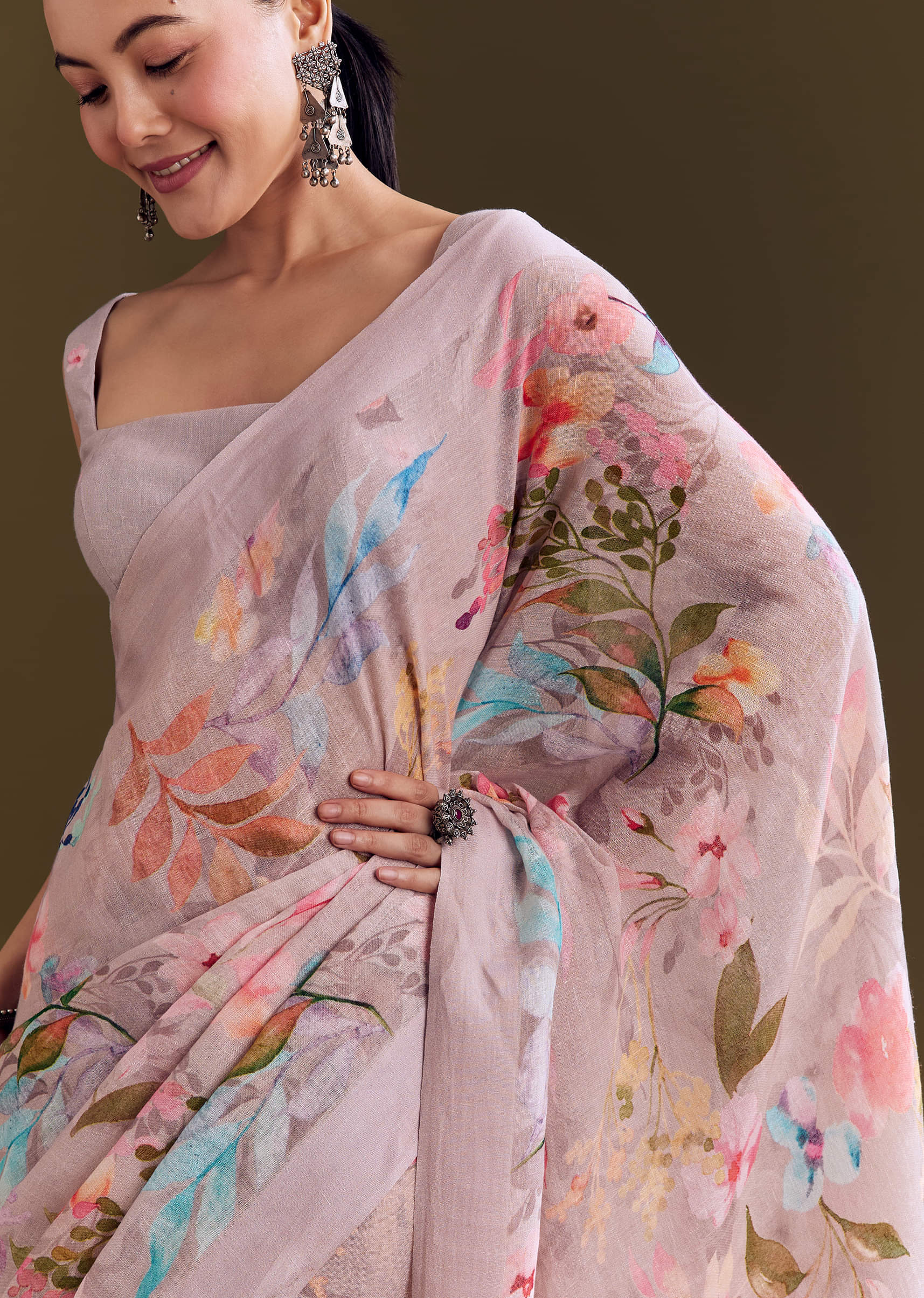 grey-cotton-linen-saree-with-pastel-blooms-sg291722-2_67bf16a9-7ffe-49b1-8644-13eca2d8b49d.jpg