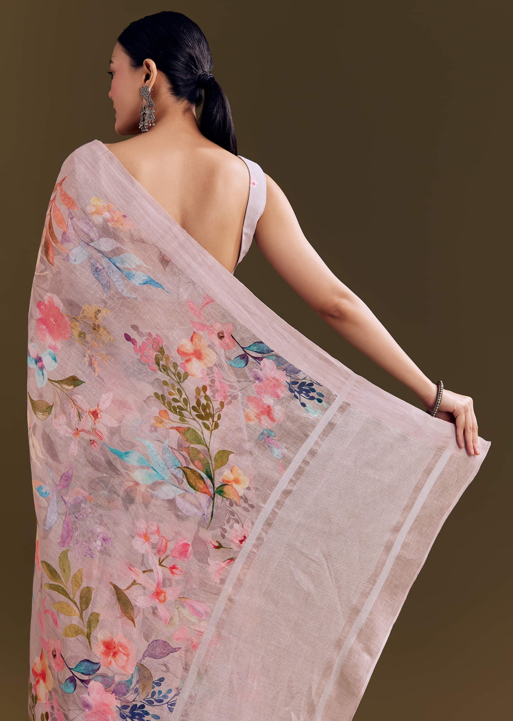 grey-cotton-linen-saree-with-pastel-blooms-sg291722-6_da03a4b1-7744-4982-8ba6-a8fa08af2499.jpg