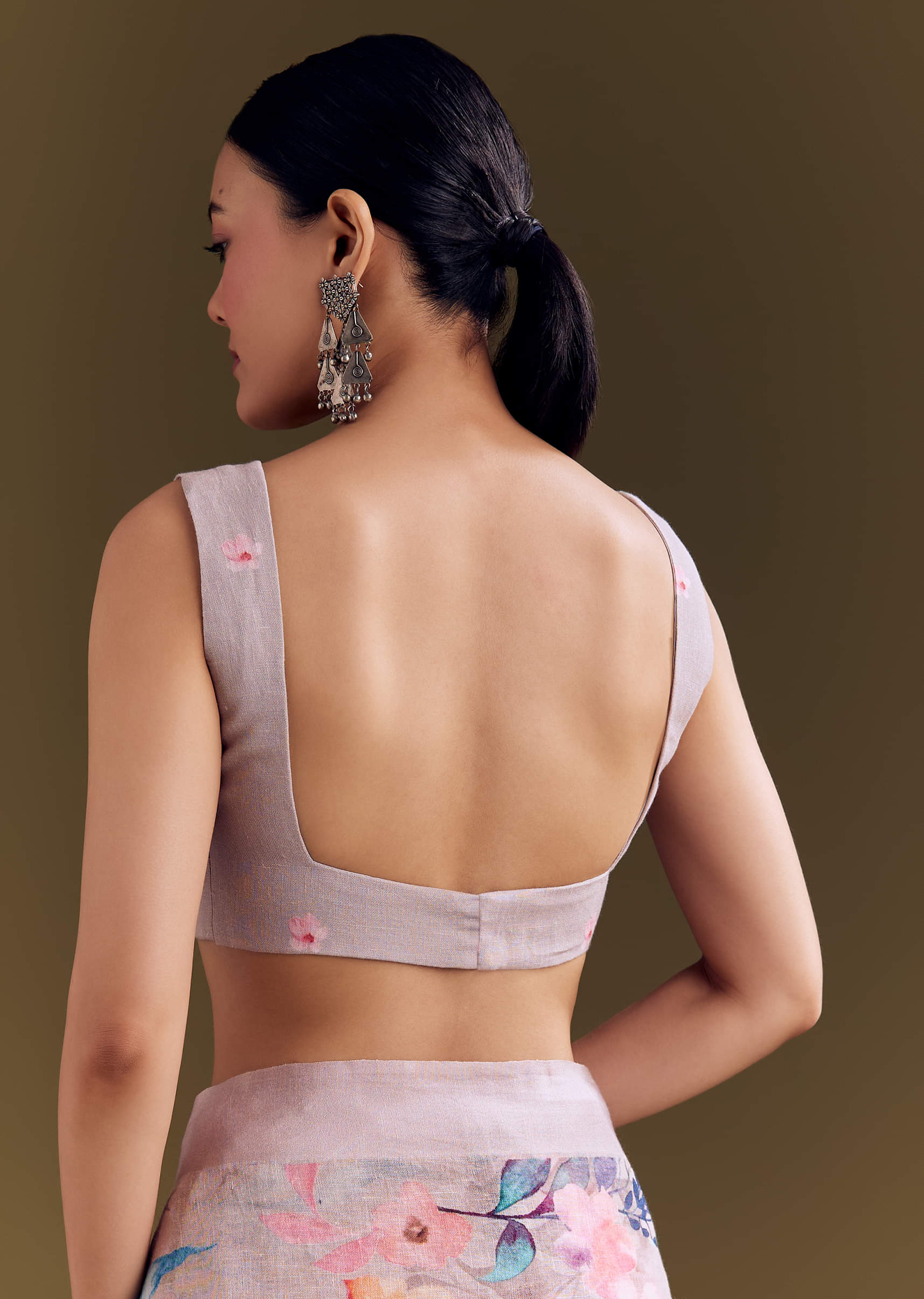 grey-cotton-linen-saree-with-pastel-blooms-sg291722-8_4938abf5-7ed2-4098-a292-6c246e0602c9.jpg