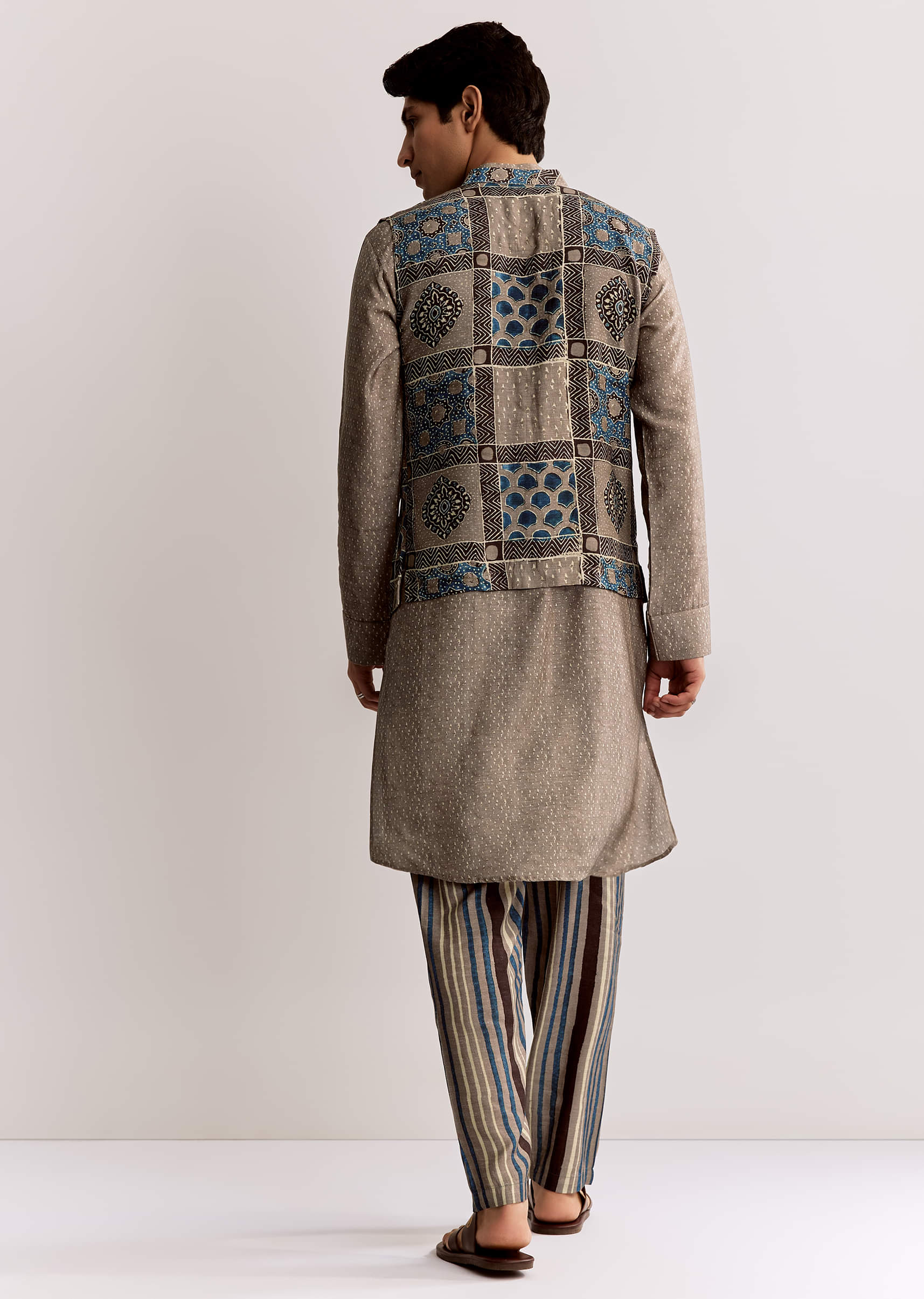 grey-linen-kurta-jacket-set-with-ajrakh-print-sg318183-5_8bbb0039-b6f7-4cc1-9ce2-d20c2b9d1aa7.jpg