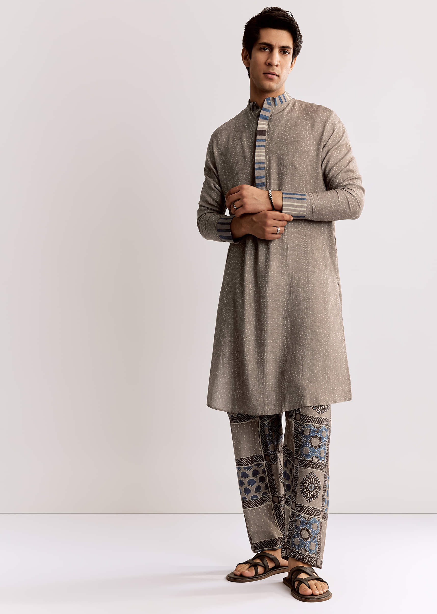 grey-linen-kurta-set-with-ajrakh-print-sg318191-2_5a8e84d5-013e-424a-a4b8-3e5ade6e1c92.jpg