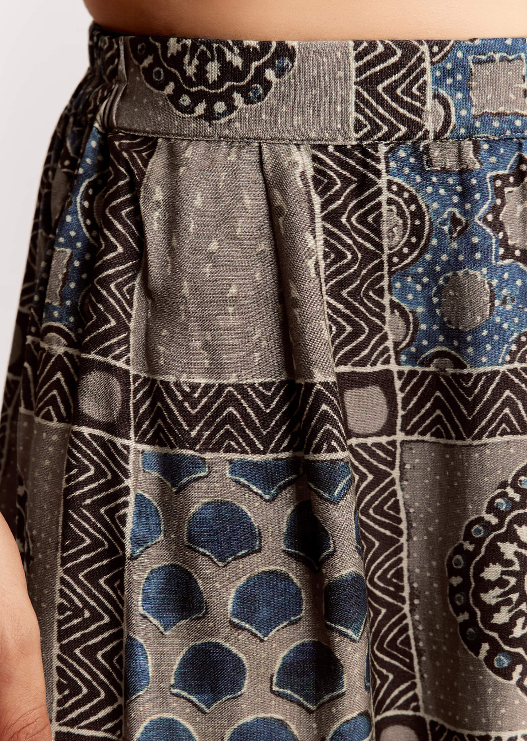 grey-linen-kurta-set-with-ajrakh-print-sg318191-6_51df049f-8fbe-4f55-9b24-4ebc93d59b6e.jpg