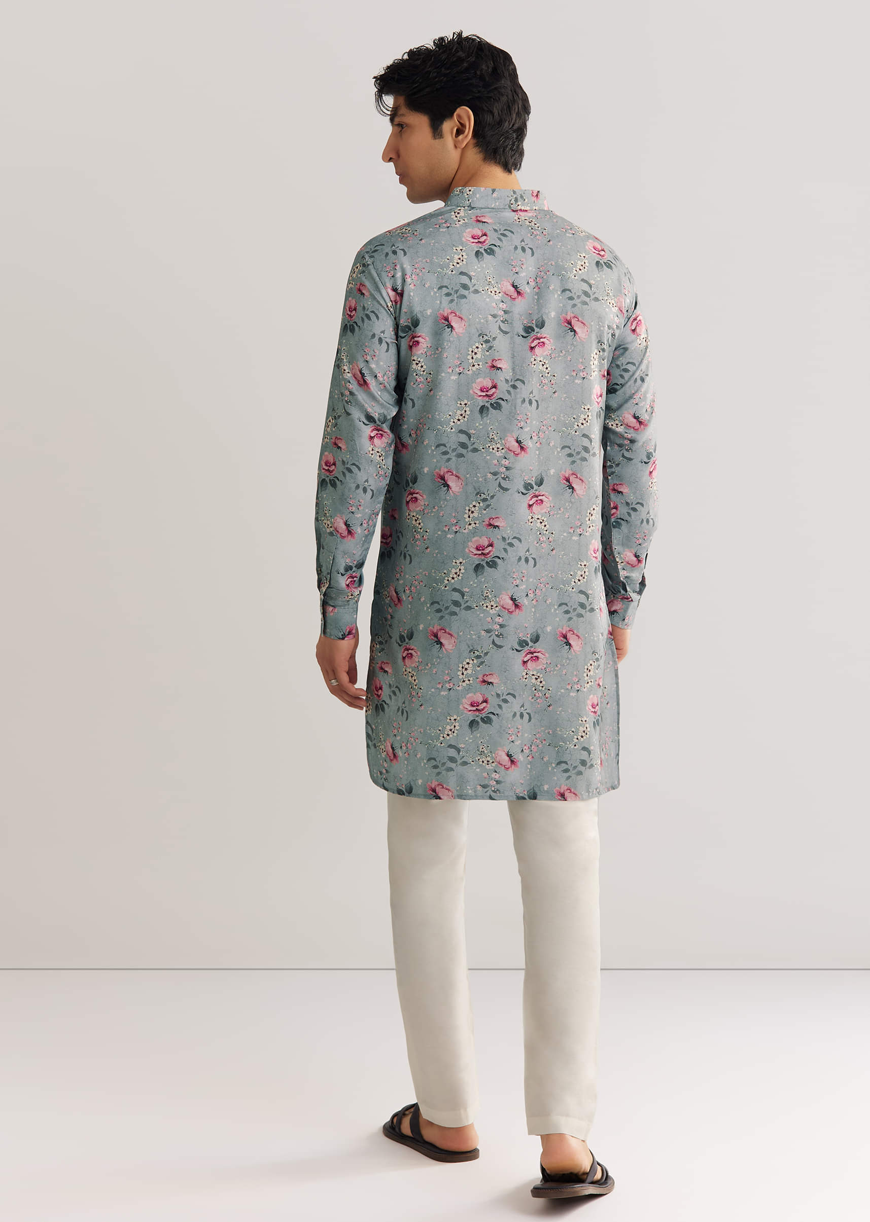grey-pashmina-zipper-kurta-set-with-floral-prints-sg302221-5_1_327bd033-65e1-432f-a7f5-b4eb8accac46.jpg