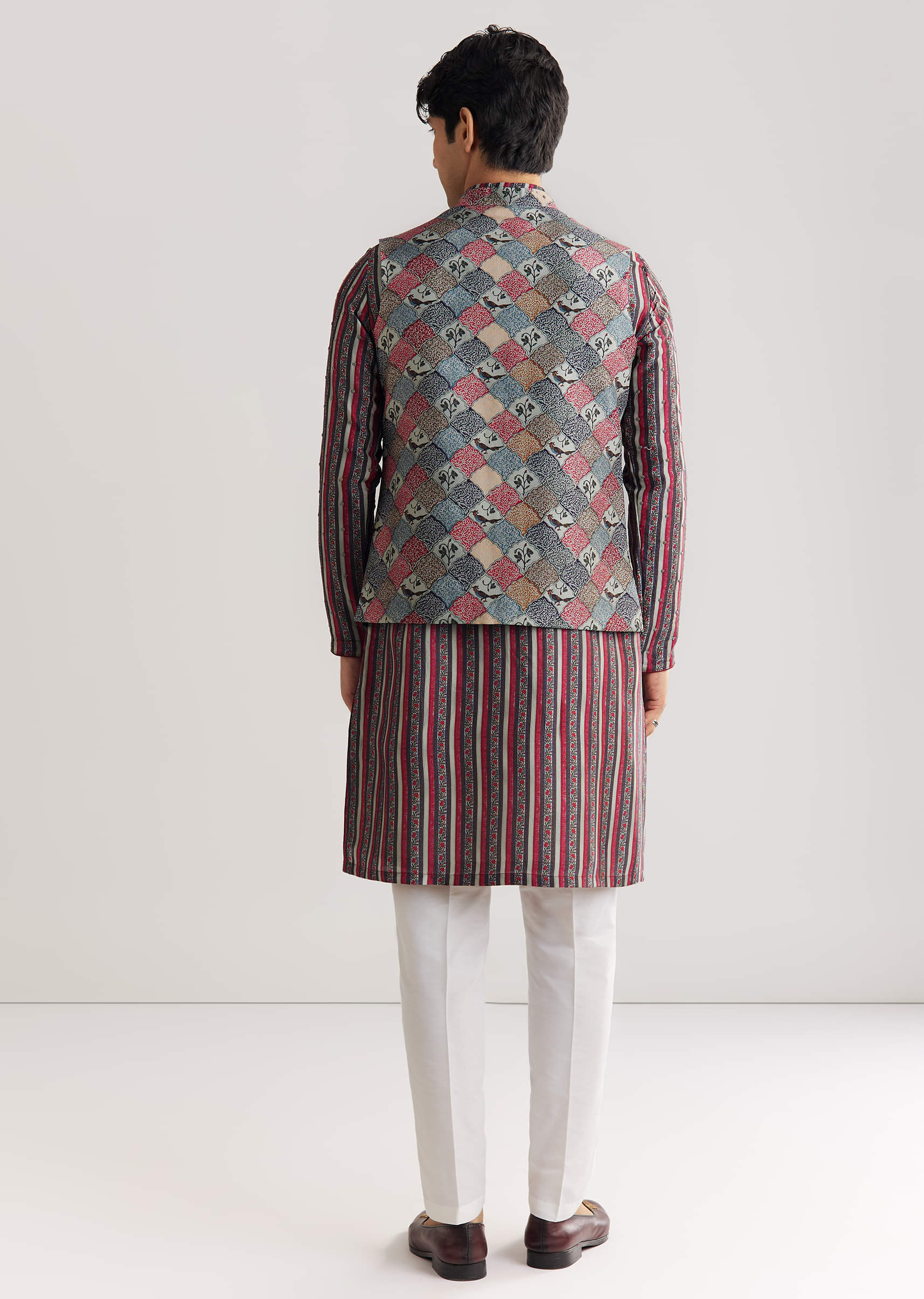 grey-rawsilk-jacket-kurta-set-with-cut-dana-and-stone-sg323416-5_00447ed2-1068-45e8-bfa6-4de1bf690140.jpg