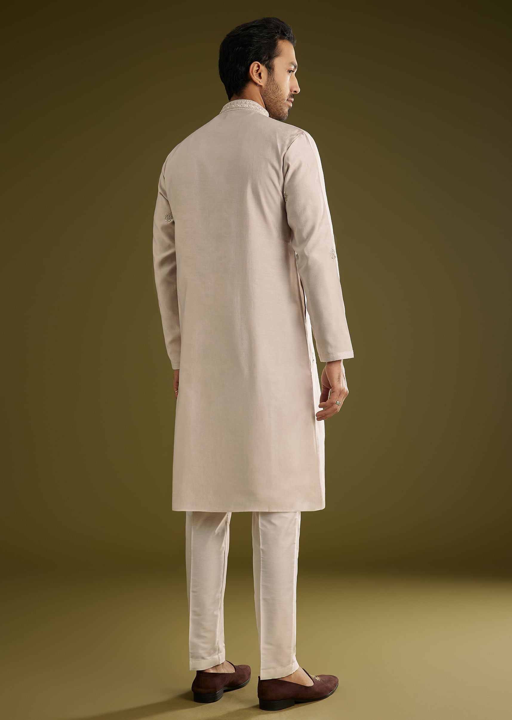 grey-silk-kurta-set-with-mirror-and-thread-work-sg263071-5_26b0f36a-408b-4177-bba8-5525b163eef6.jpg