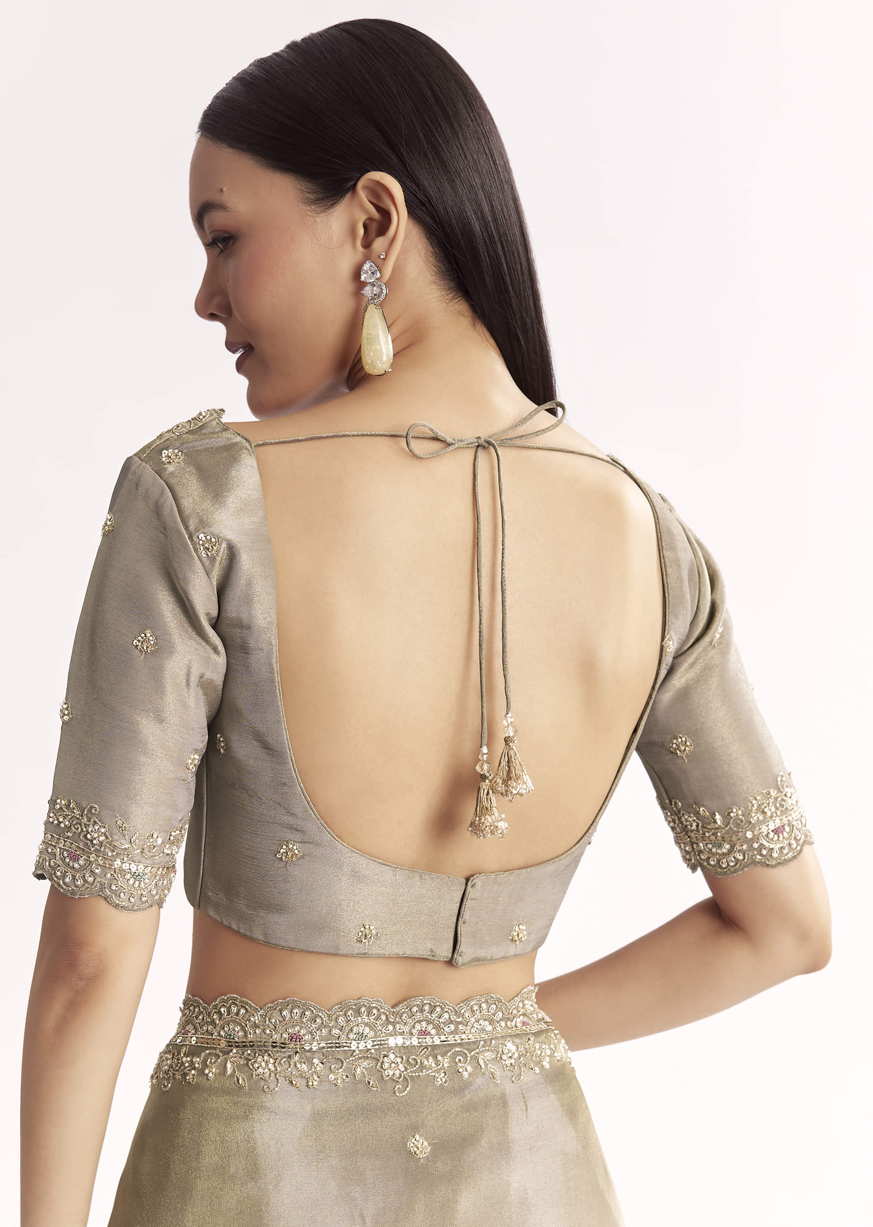 grey-tissue-saree-with-cutdana-sequins-beads-and-resham-embroidery-sg319807-8_66d6e2b3-ecab-4fec-99ea-dcc0ec753a4f.jpg