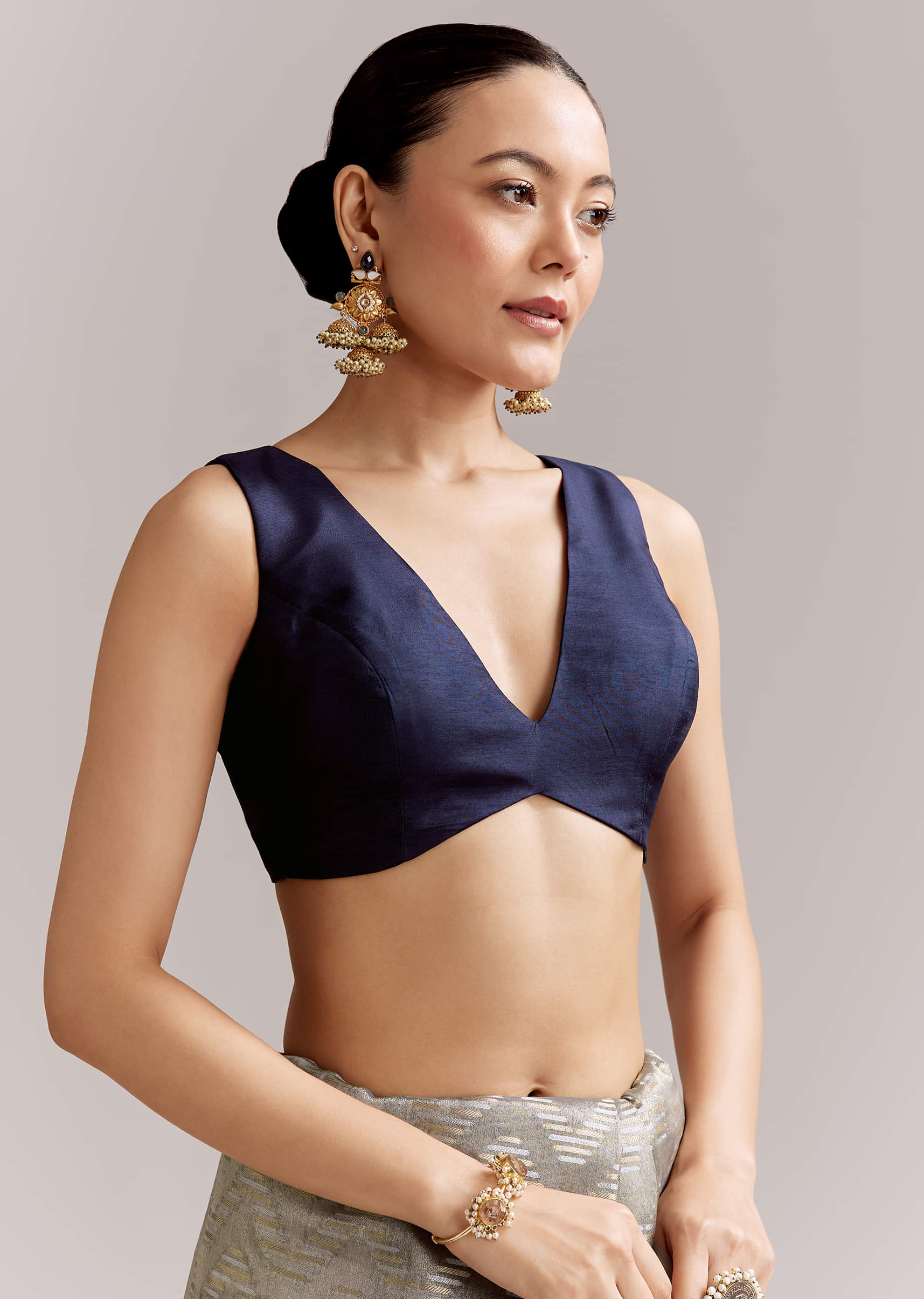 grey-tissue-silk-woven-saree-with-zig-zag-motif-and-zari-border-sg351912-7.jpg