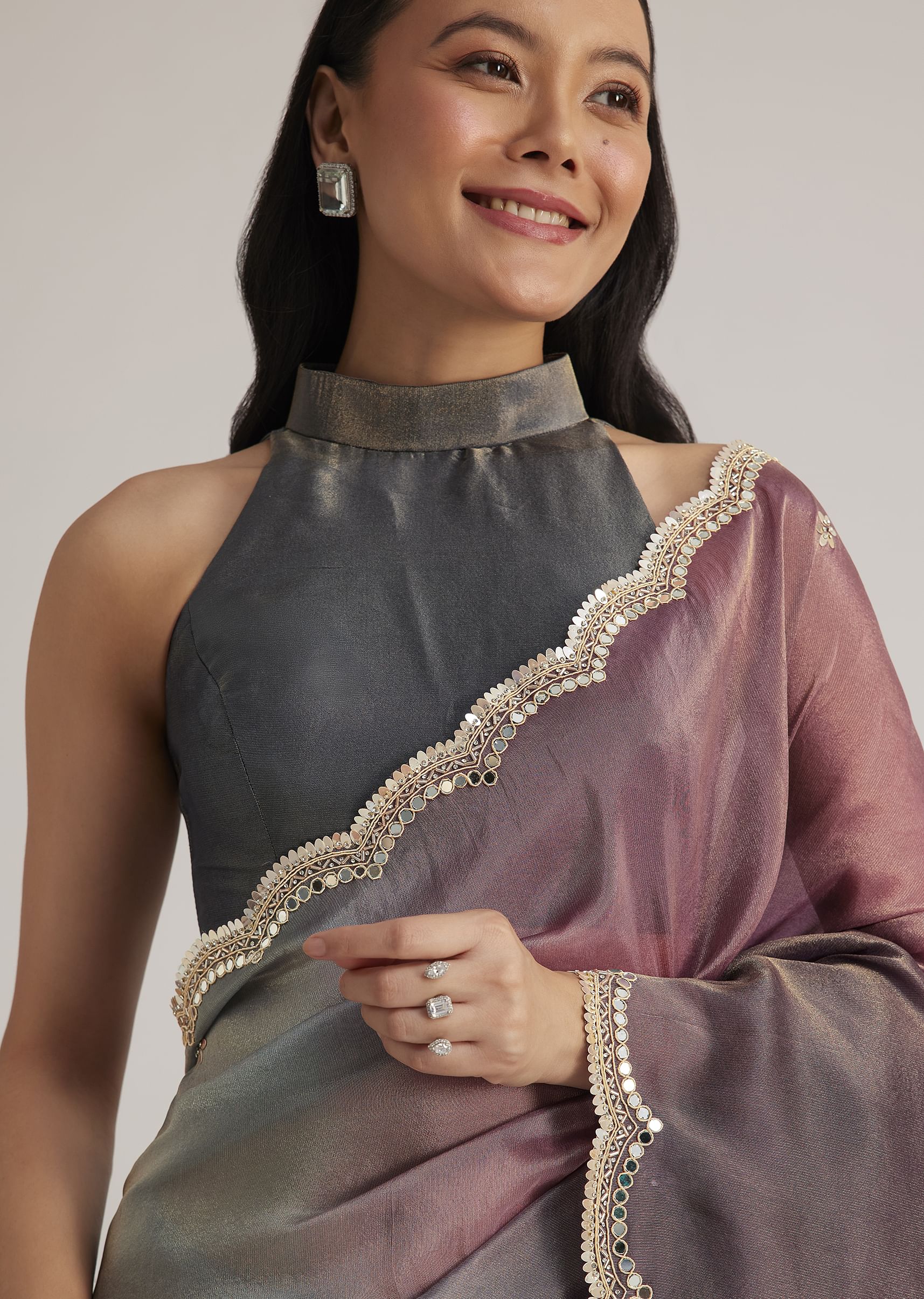 greyish_purple_ombre_tissue_saree_with_scallop_border-sg284872_12_3bff4871-fb31-438d-84df-b302ffec61e8.jpg