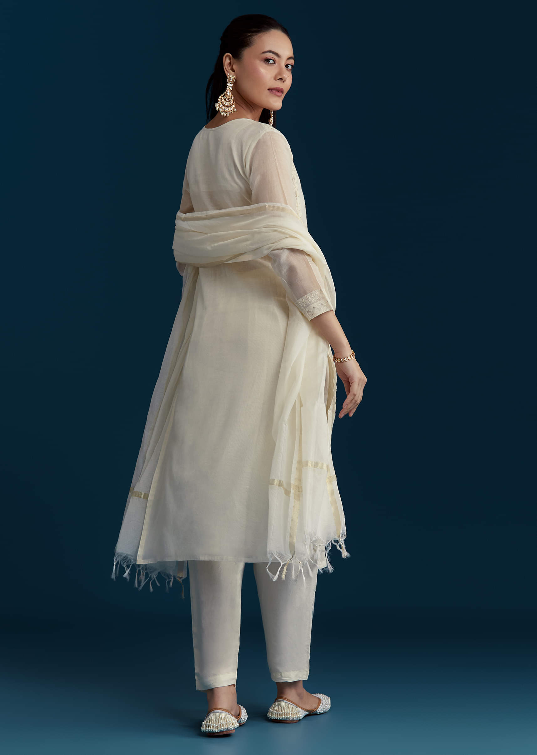 ivory-chanderi-kurta-set-with-thread-work-sg346711-5_710a34c0-cf58-4750-a455-7f80d57c8004.jpg