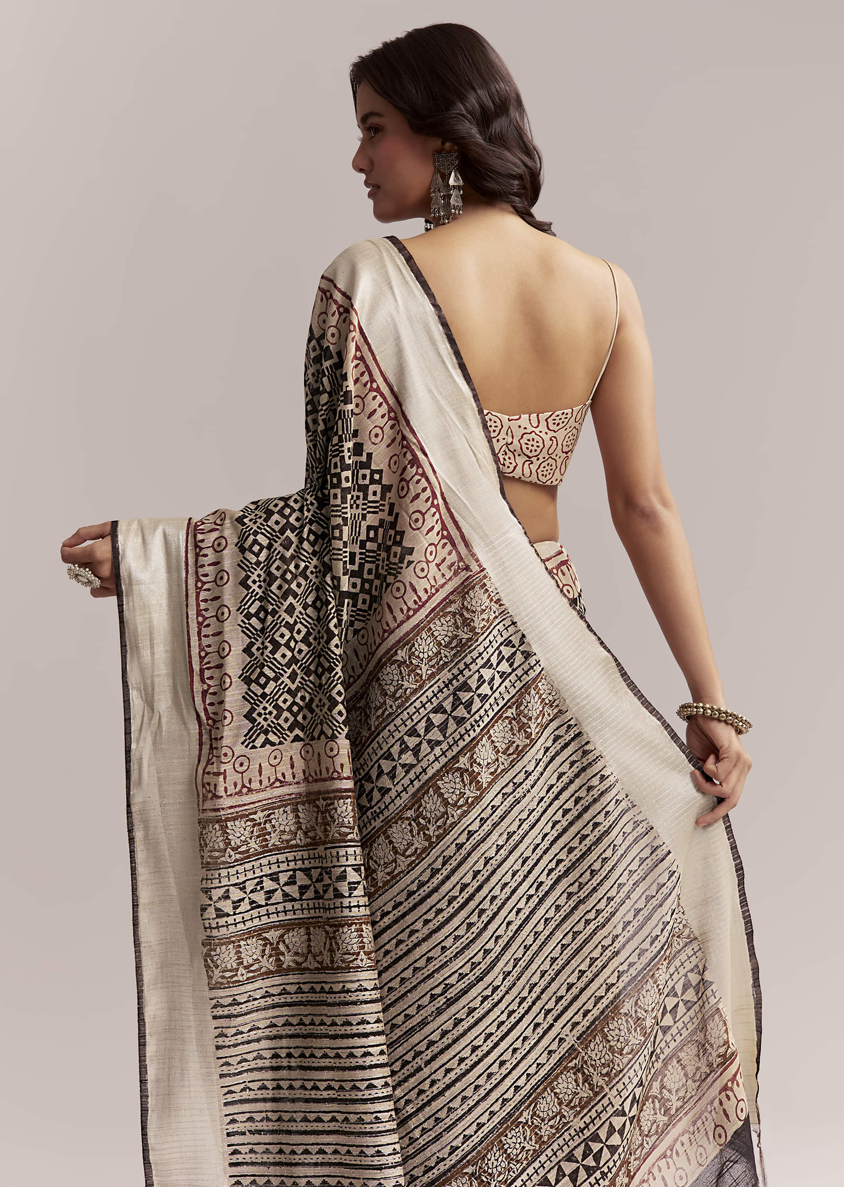 ivory-linen-printed-saree-with-authentic-ajrakh-print-sg312204-4.jpg