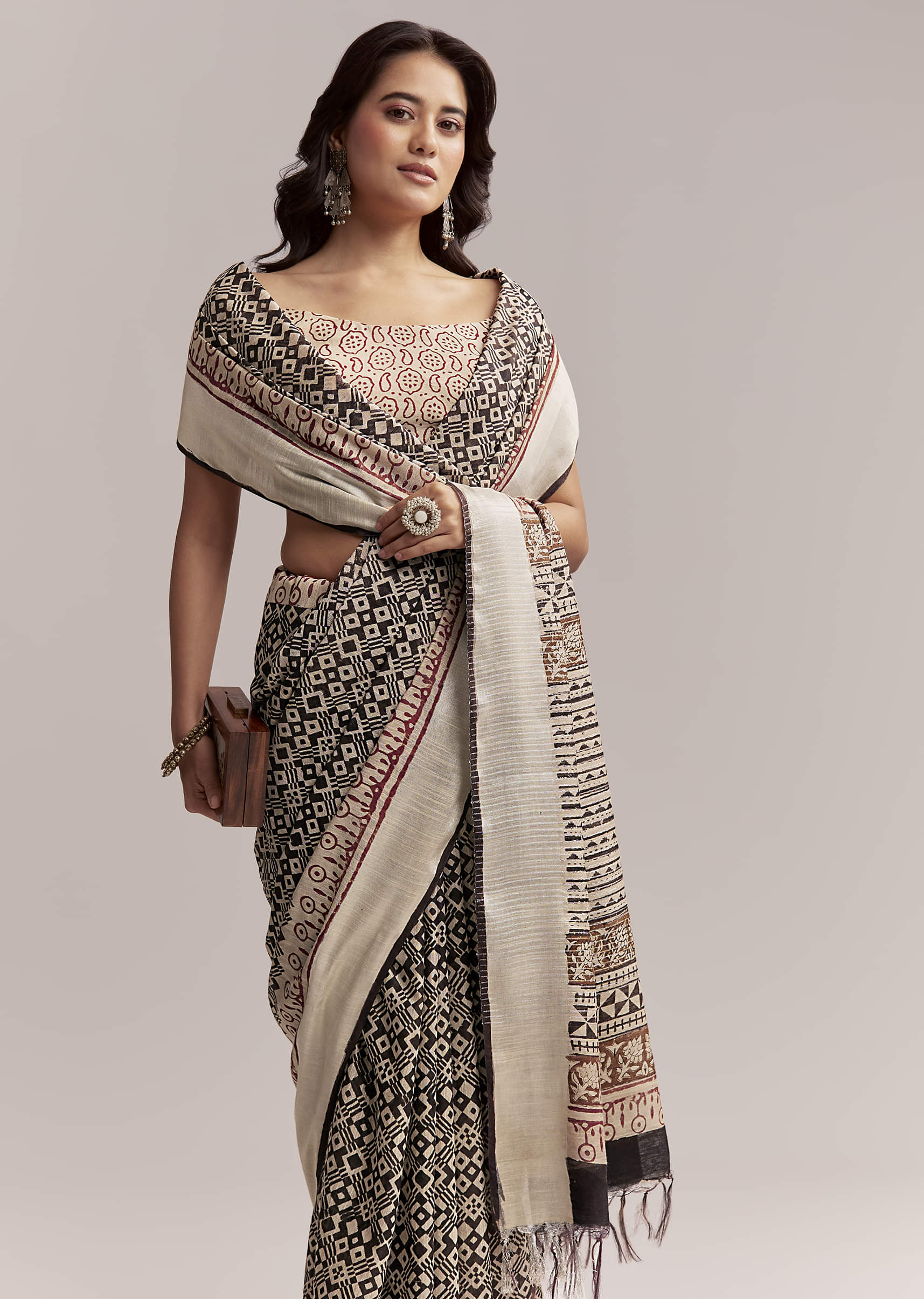 ivory-linen-printed-saree-with-authentic-ajrakh-print-sg312204-5.jpg