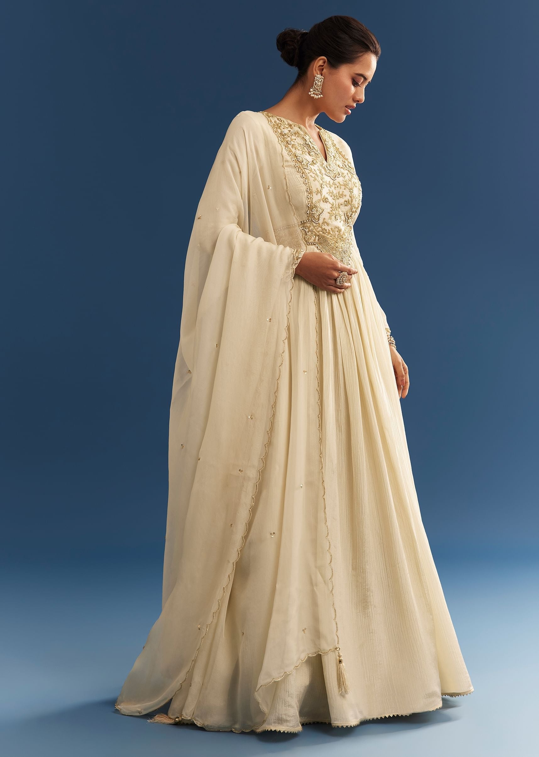 ivory-tissue-anarkali-set-with-tie-up-back-and-organza-dupatta-sg302112-4_dc069cc9-8eff-492f-8d4f-0db3ea70c149.jpg