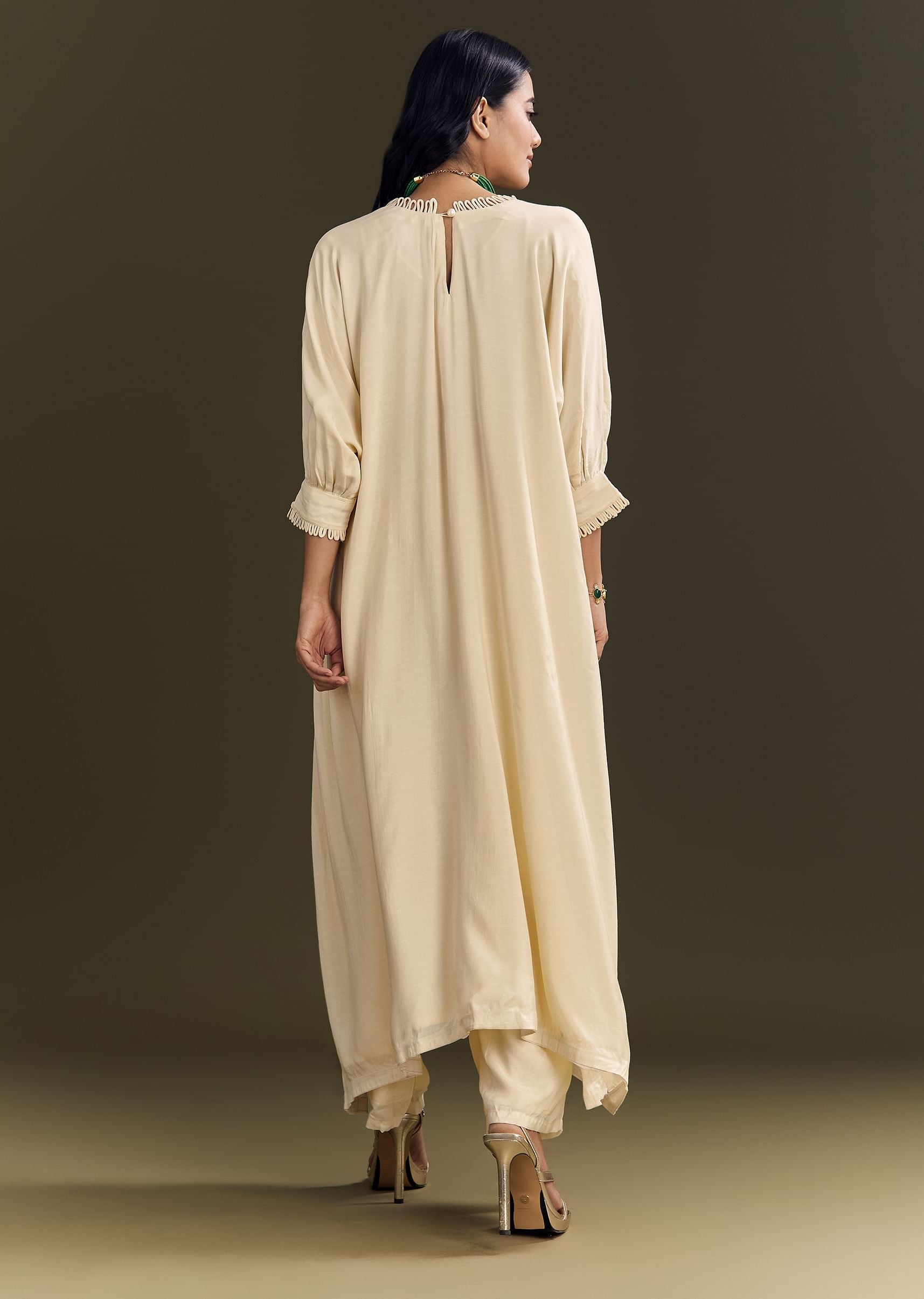 ivory-white-kurta-pant-set-with-green-beaded-neckpiece-sg312860-5_82b3428d-9bfb-4ec0-a7e4-8067103a49ed.jpg
