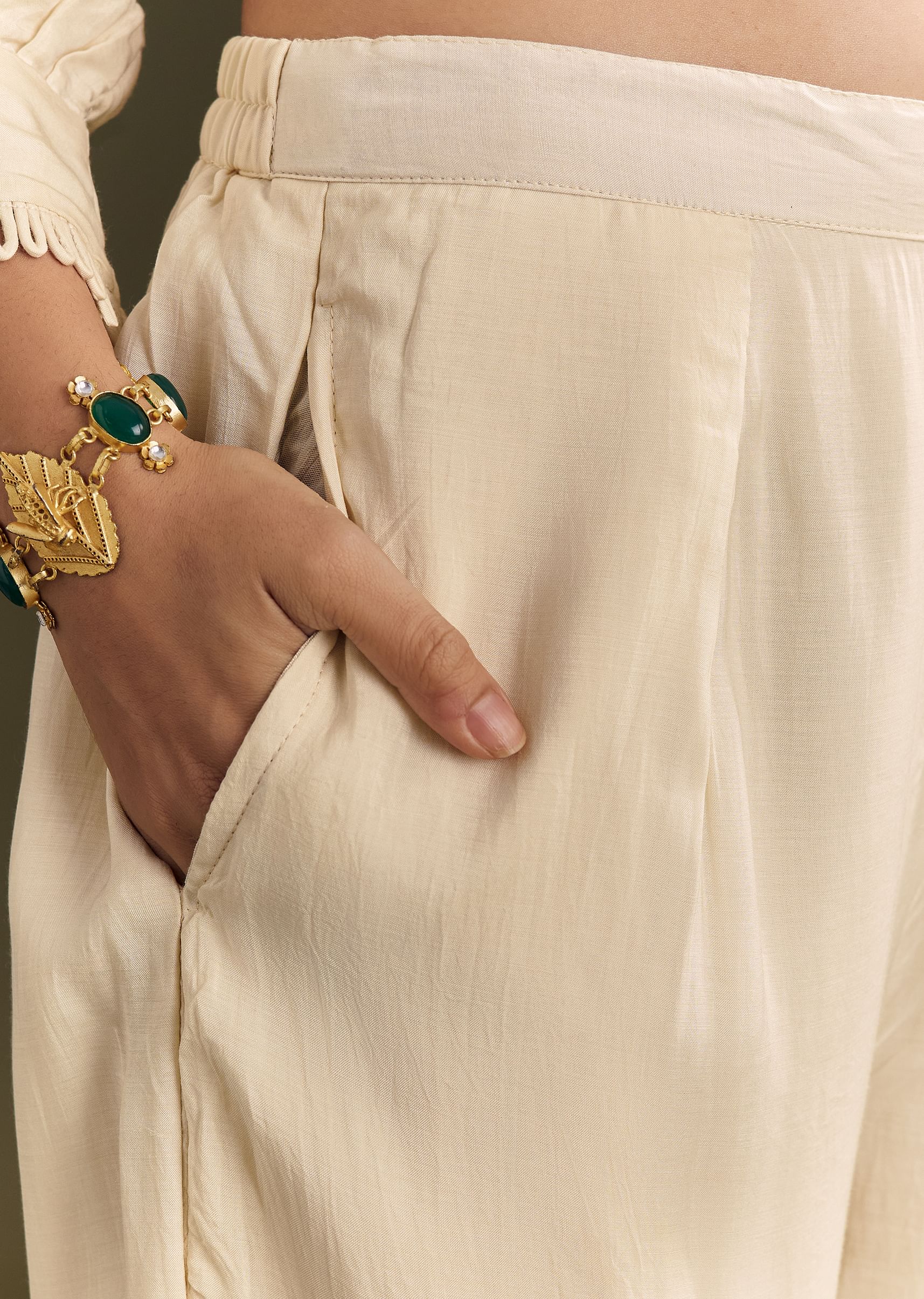 ivory-white-kurta-pant-set-with-green-beaded-neckpiece-sg312860-6_bb185d84-86b1-4105-b2d7-0a9ce5087580.jpg