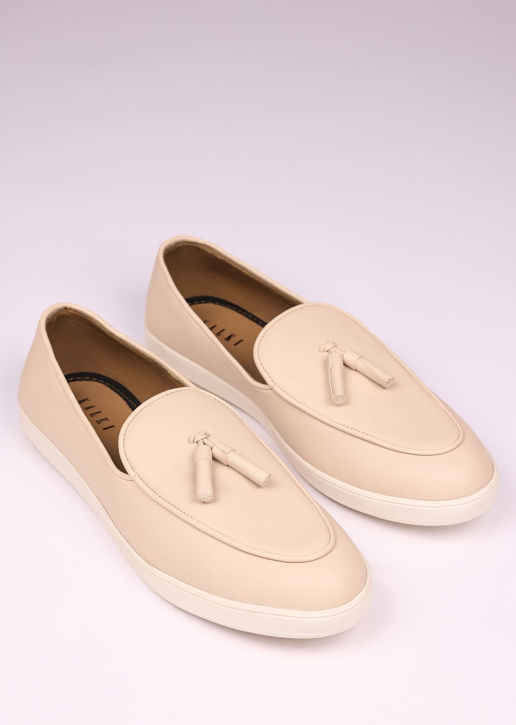 ivory_vegan_leather_tassel_jutti-sg222851_11_11261397-a637-4829-a945-d010057f4f53.jpg