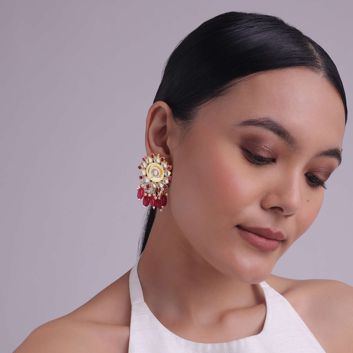 jadau_kundan_earrings_with_diamonds_and_ruby-sg145799_3_97f21284-7979-4c71-adf8-b0a62c960fa4.jpg