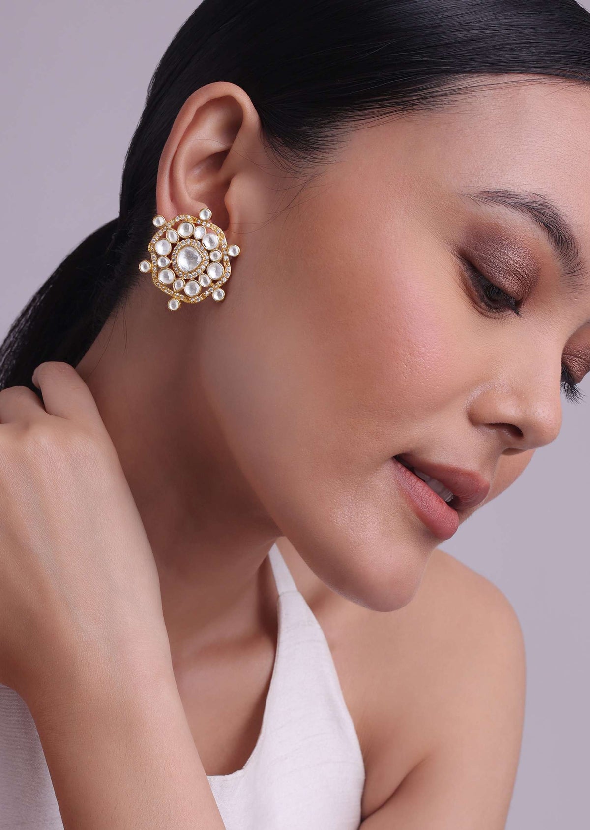 jadau_kundan_stud_earrings_in_gold_finish-sg145808_2_0f993e6e-a89c-490c-9f10-3120cf0a8882.jpg