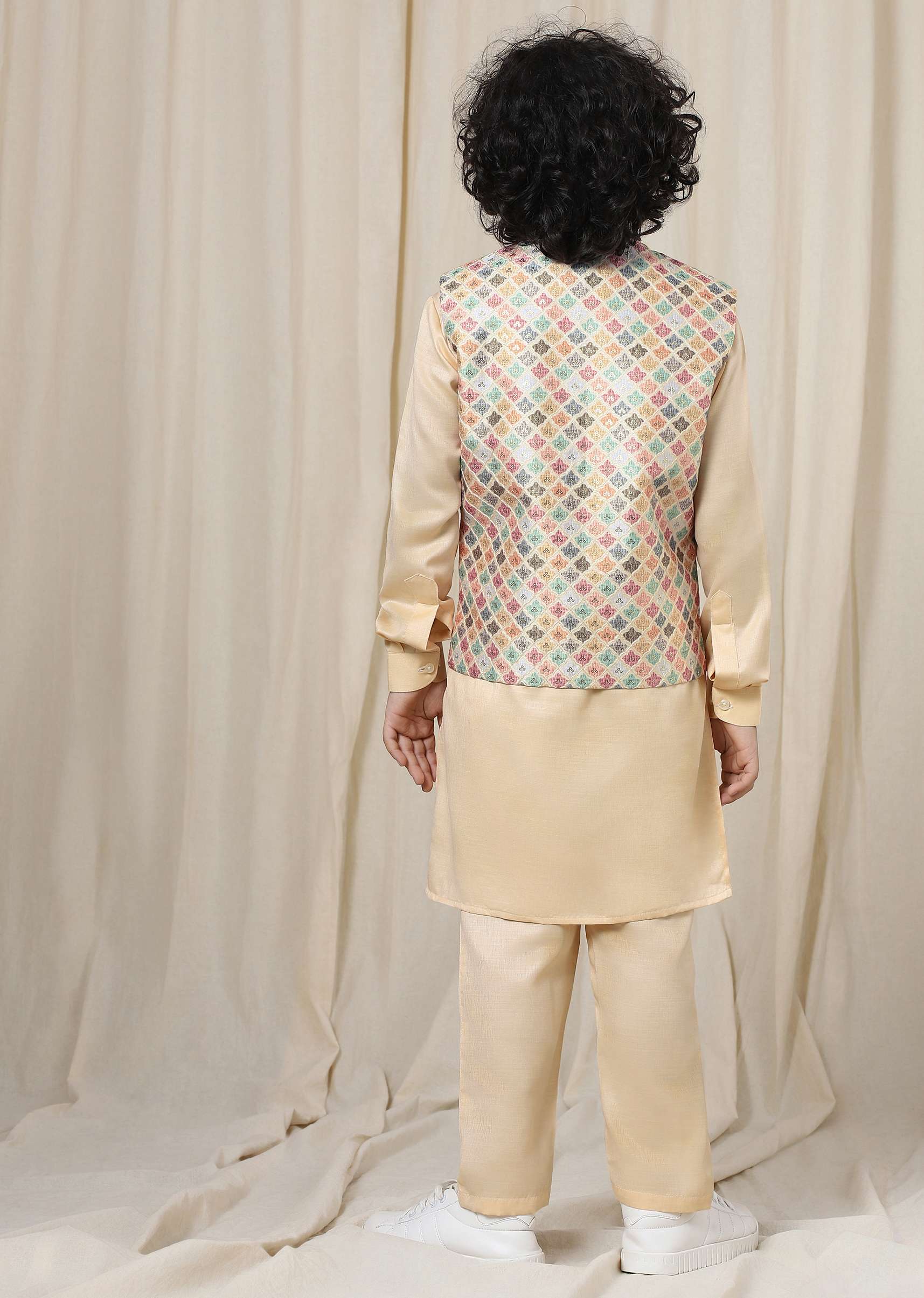 kalki_autumn_blonde_beige_kurta_set_in_silk-sg137727_6_24a2ffe5-26fc-4b9a-bf9b-74af2ca8931b.jpg