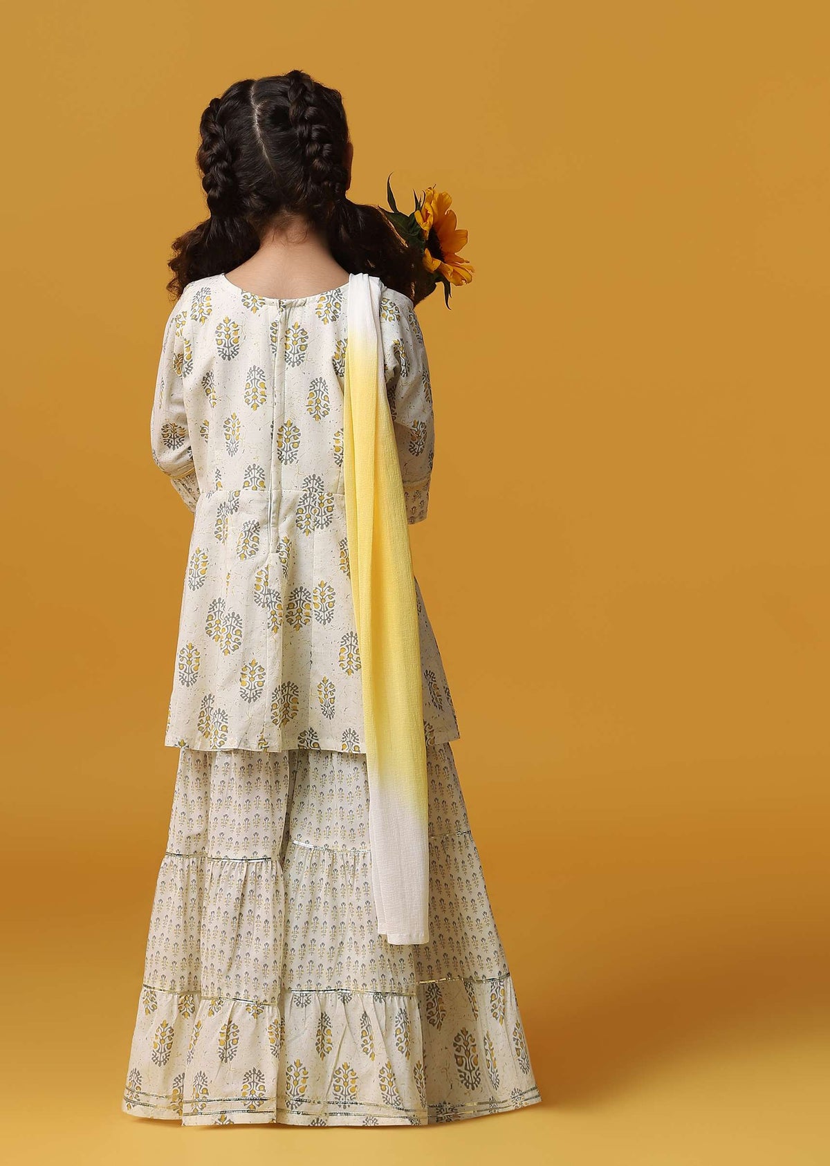 kalki_beige_cream_printed-sg157020_7_da907b50-9e45-4cf8-a3de-0b5b7515db28.jpg