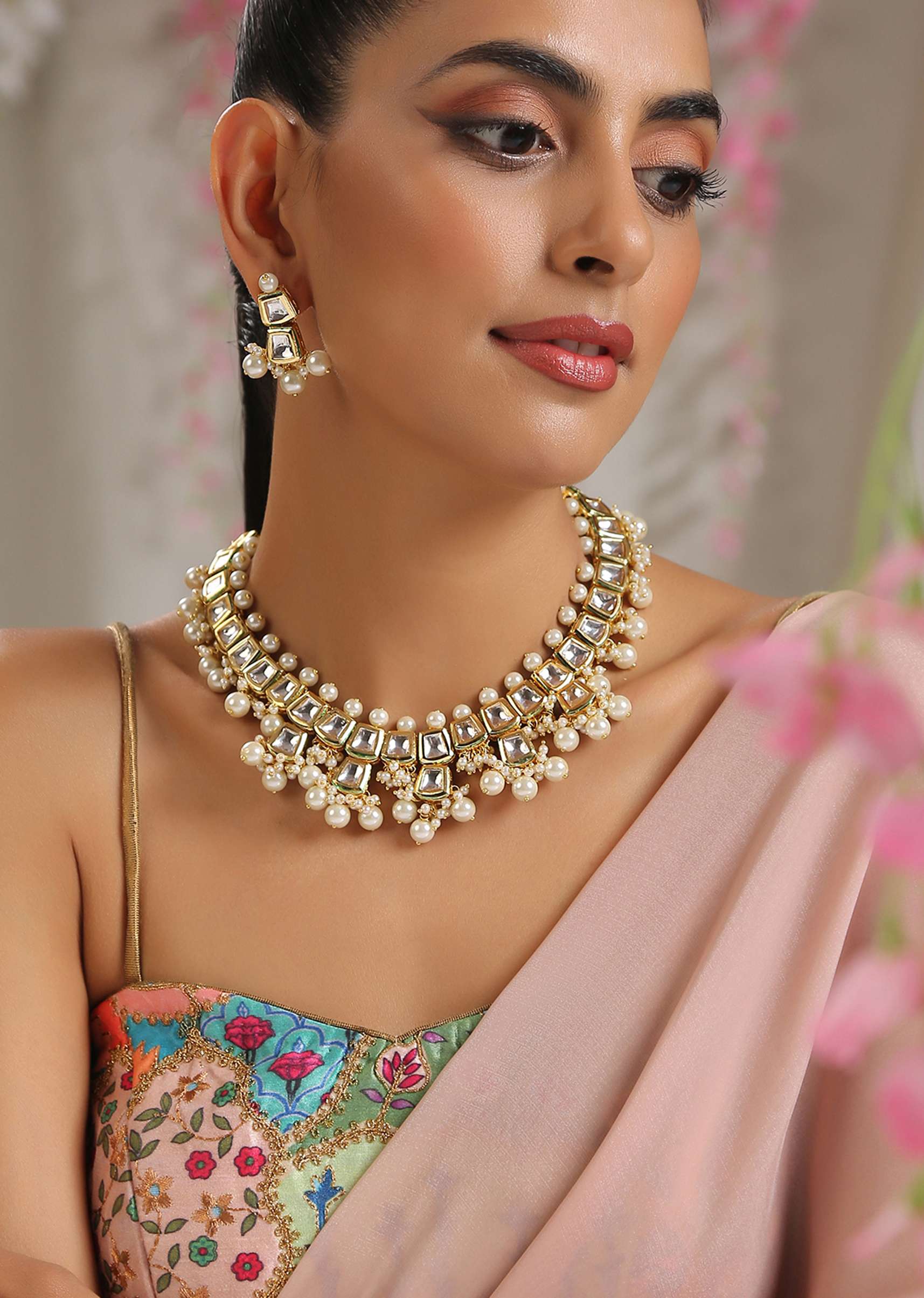 kalki_kundan_necklace_set-sg118530_3_1e181c8d-f921-4718-8c11-07bb776f544f.jpg
