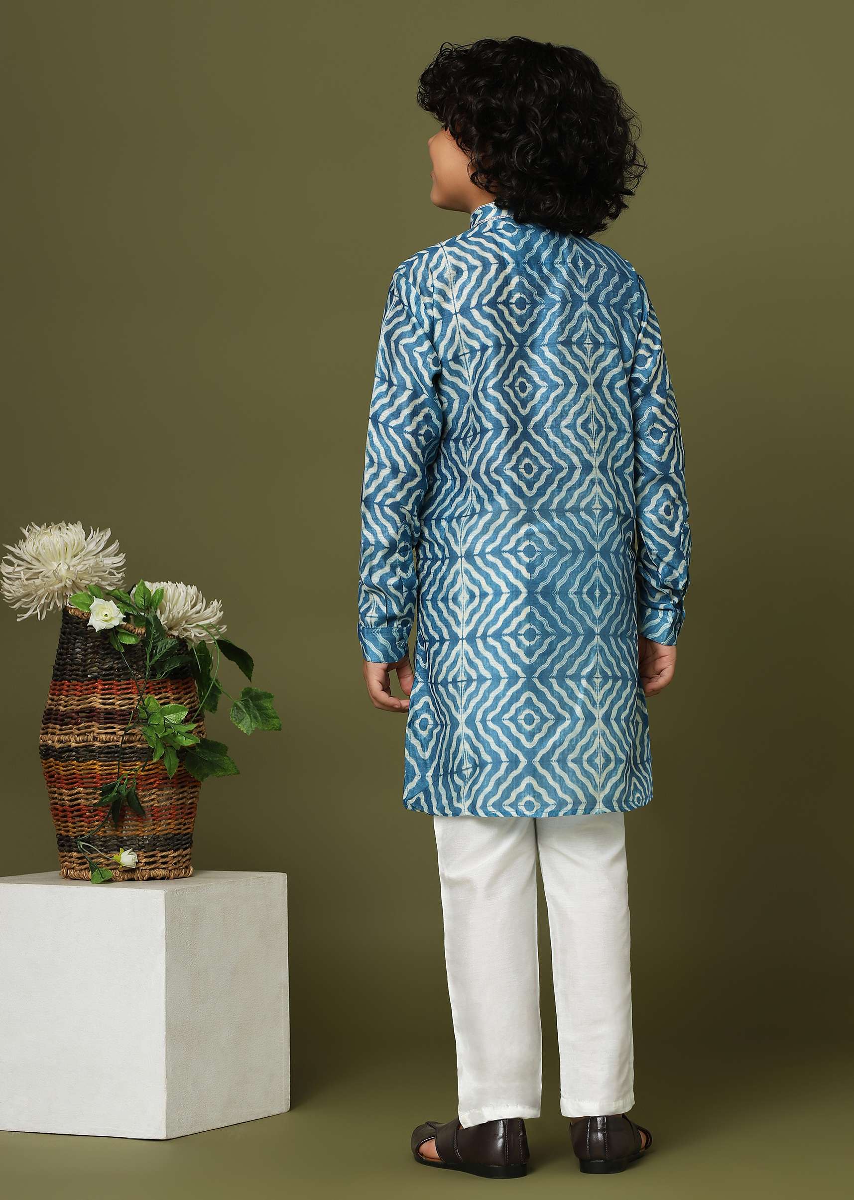kalki_persian_blue-sg137814_6_4_c5fe30ec-73da-44e6-b6d9-2d9f9d22d14a.jpg