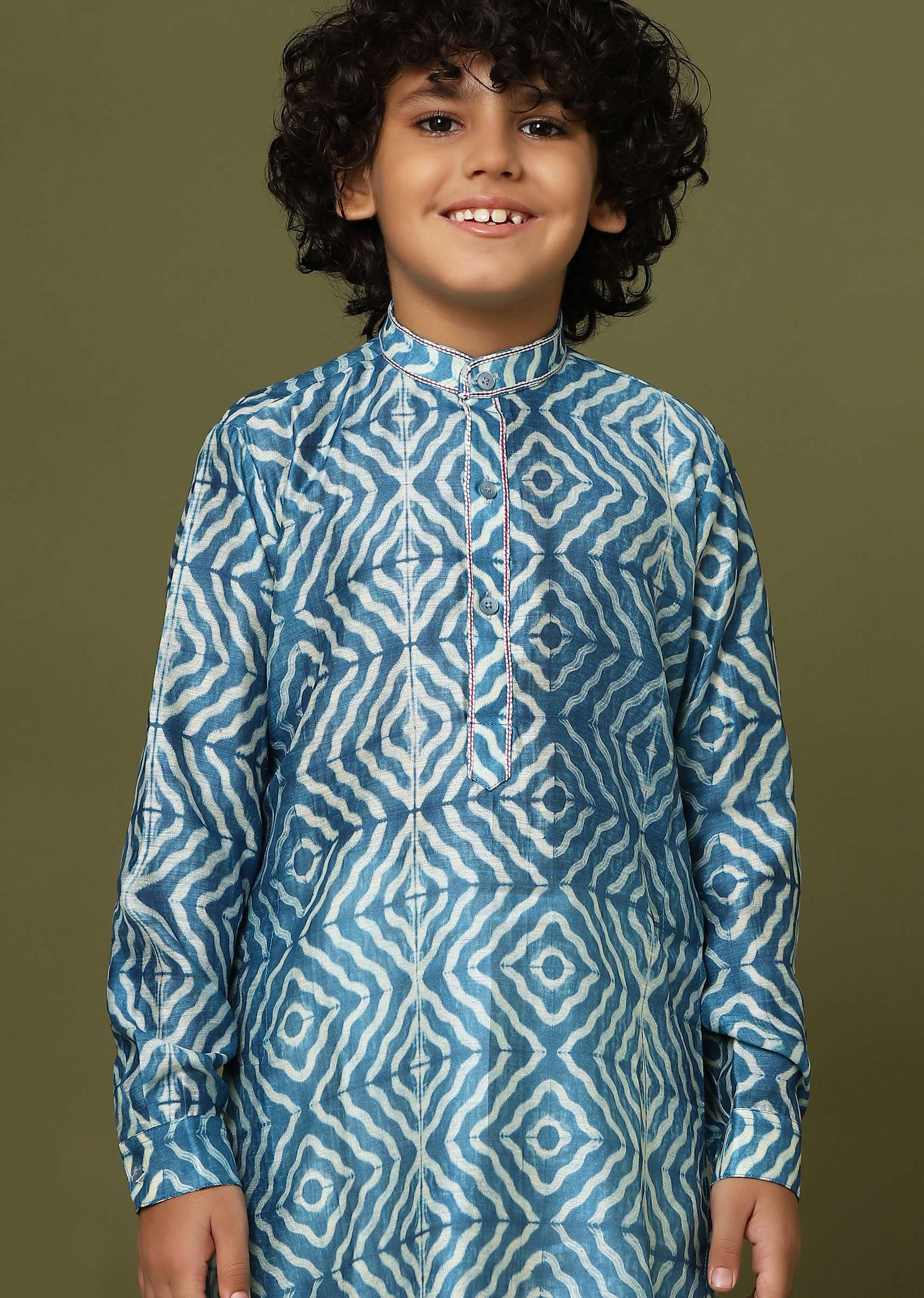 kalki_persian_blue-sg137814_6_5_5ce39625-d375-42de-8684-8ef0298a3034.jpg