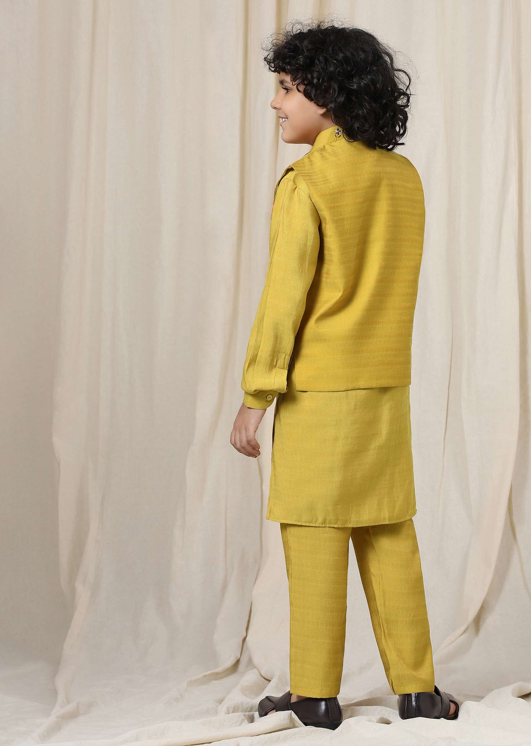 kalki_sulphur_yellow_embroidered_bandi-sg137657_3_bf22801b-b4ed-4ce7-bb65-ae8fd30a1d64.jpg