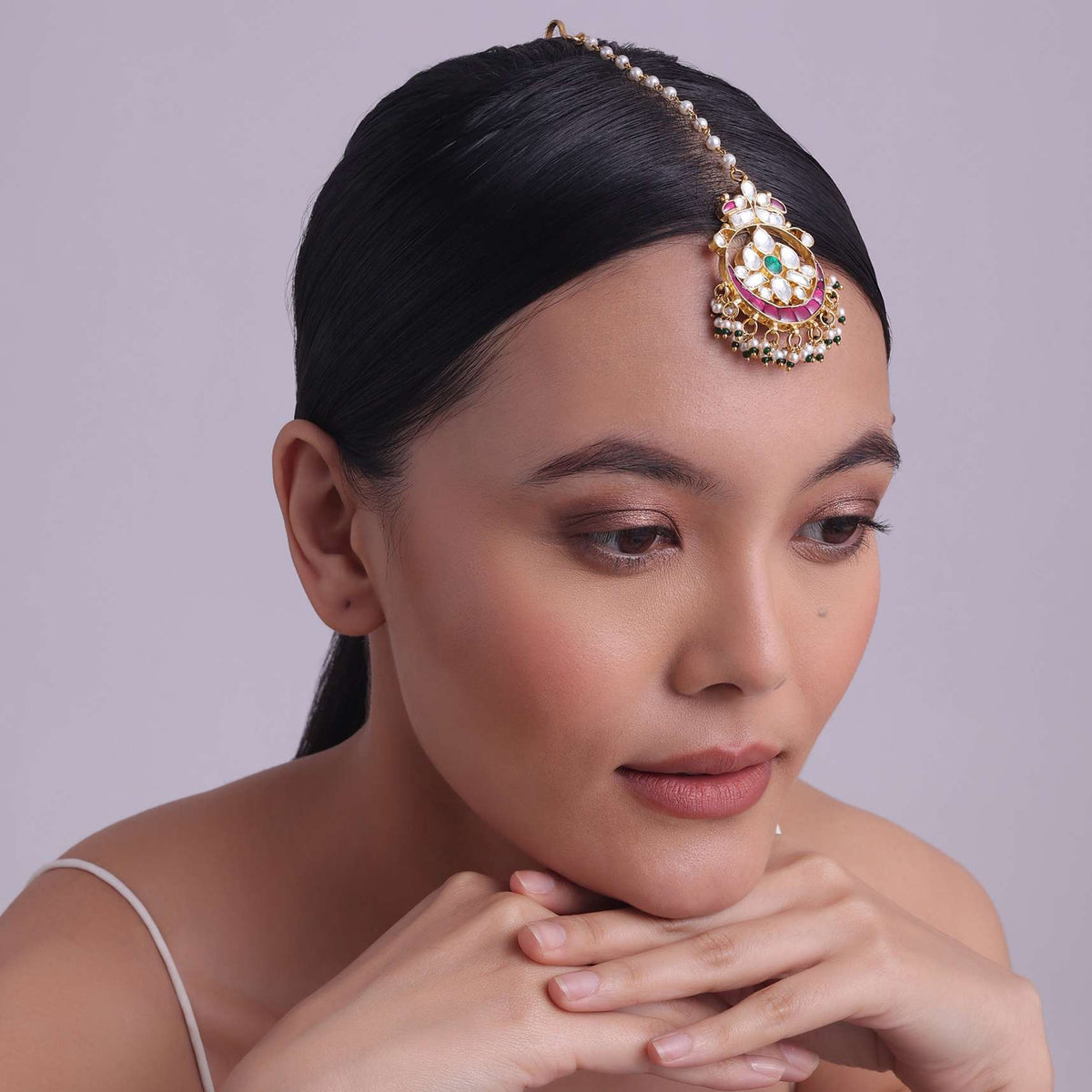 kundan_mangtikka_with_ruby_and_emerald_stones-sg145775_3_f9ee3ebe-4e64-4109-b6b2-e5064c33c29f.jpg