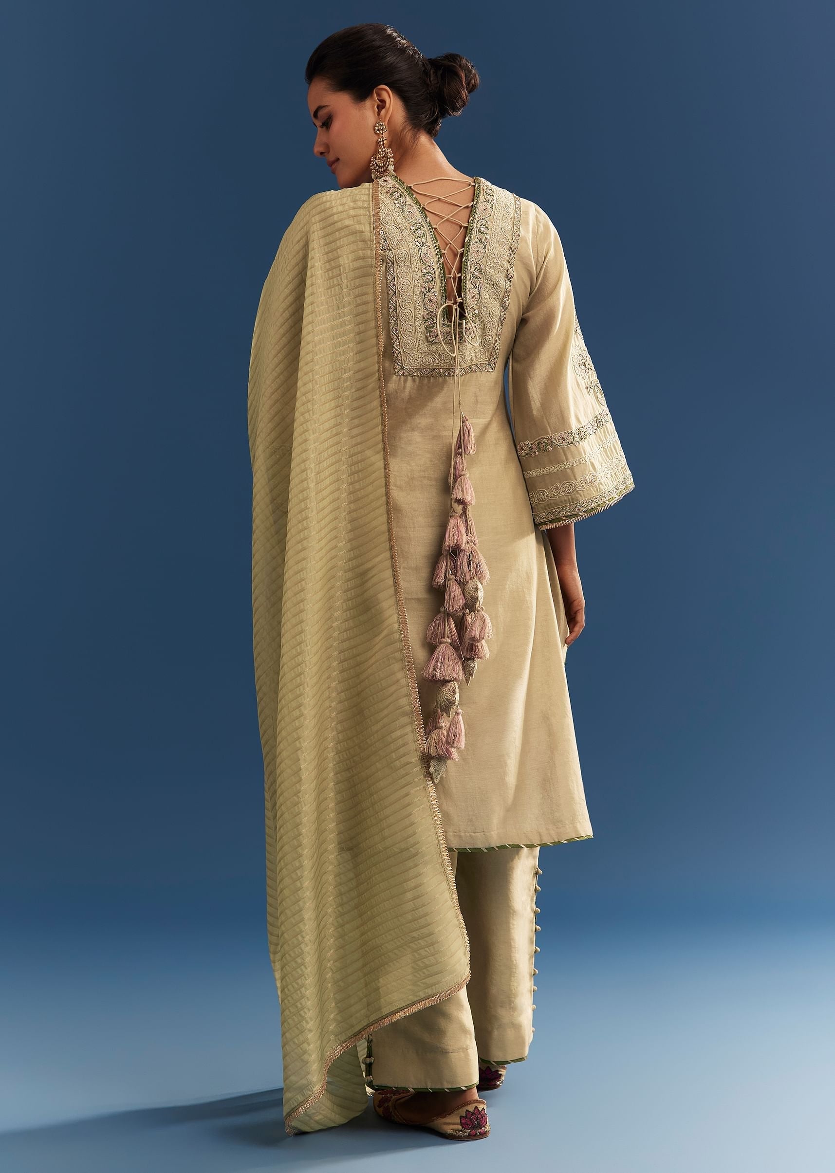 light-green-chanderi-kurta-set-with-organza-dupatta-and-tassel-tie-up-back-sg305280-4_4853605c-49f4-4d25-9a86-15440452abb4.jpg