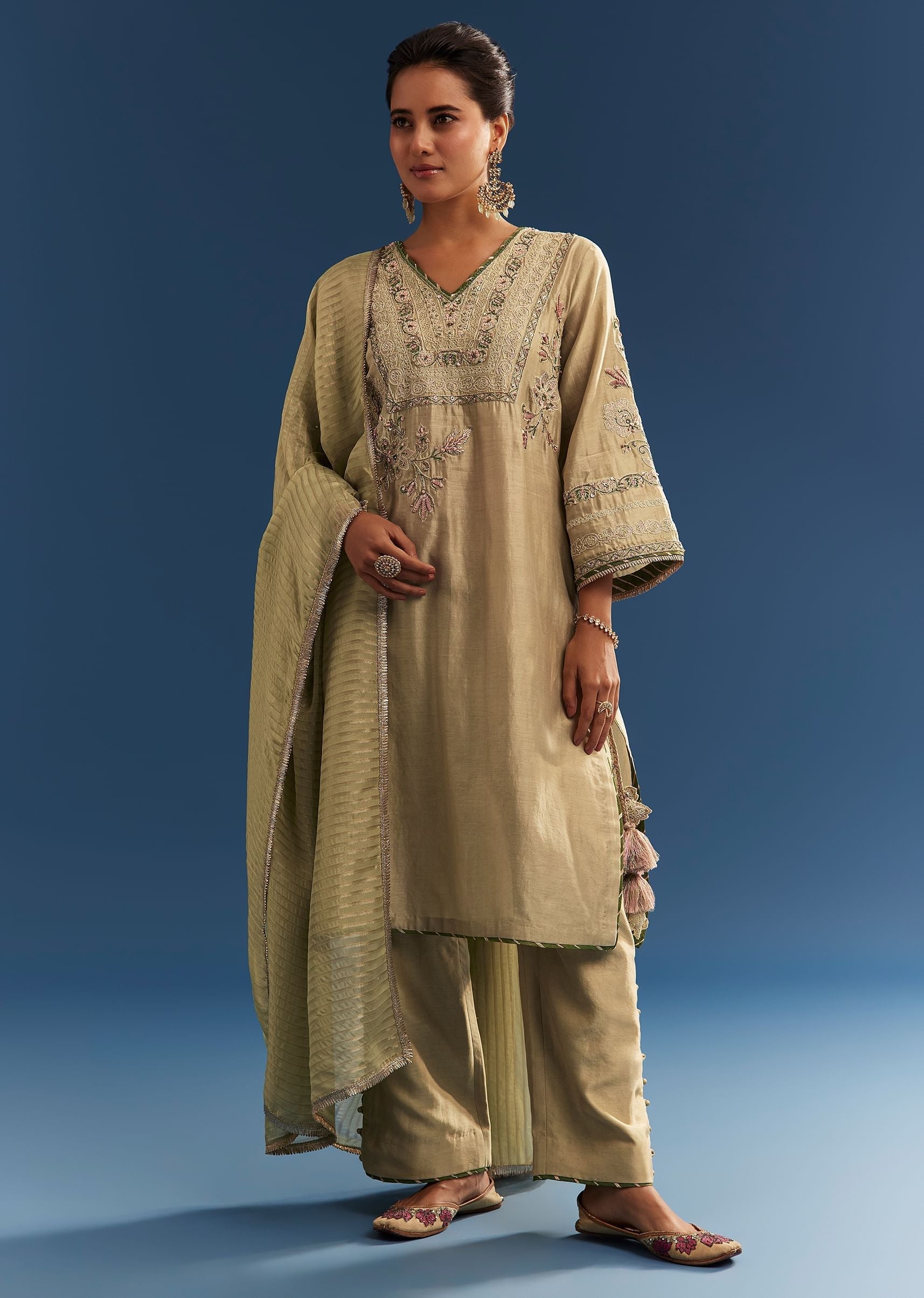light-green-chanderi-kurta-set-with-organza-dupatta-and-tassel-tie-up-back-sg305280-5_487767bd-5fd3-4de5-8e0a-3d12c10c4dd7.jpg