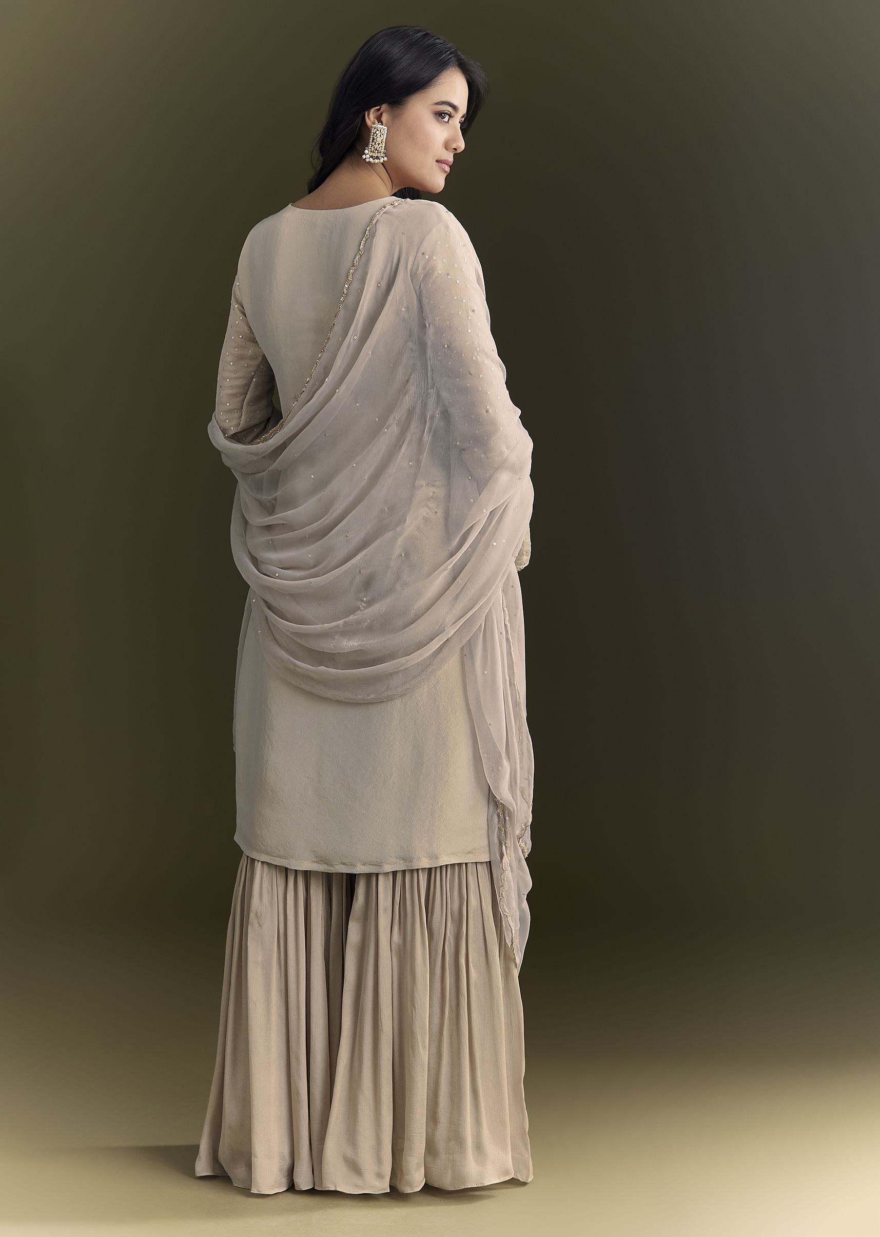 light-grey-cutdana-zardosi-embroidered-kurta-with-scallop-border-dupatta-sg310017-5_357d2602-a5b3-4e95-9b37-0eb43fe9d65a.jpg