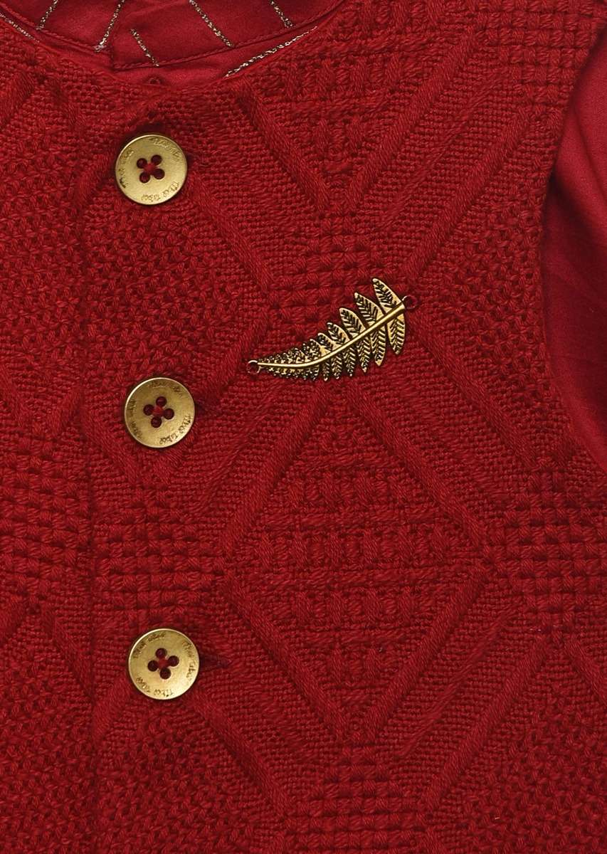 maroon-monotone-kurta-set-with-zari-embroidery-and-jacquard-bundi-by-tiber-taber-sg45414_8_43d46f65-1466-409c-a0bc-783df34a29c5.jpg