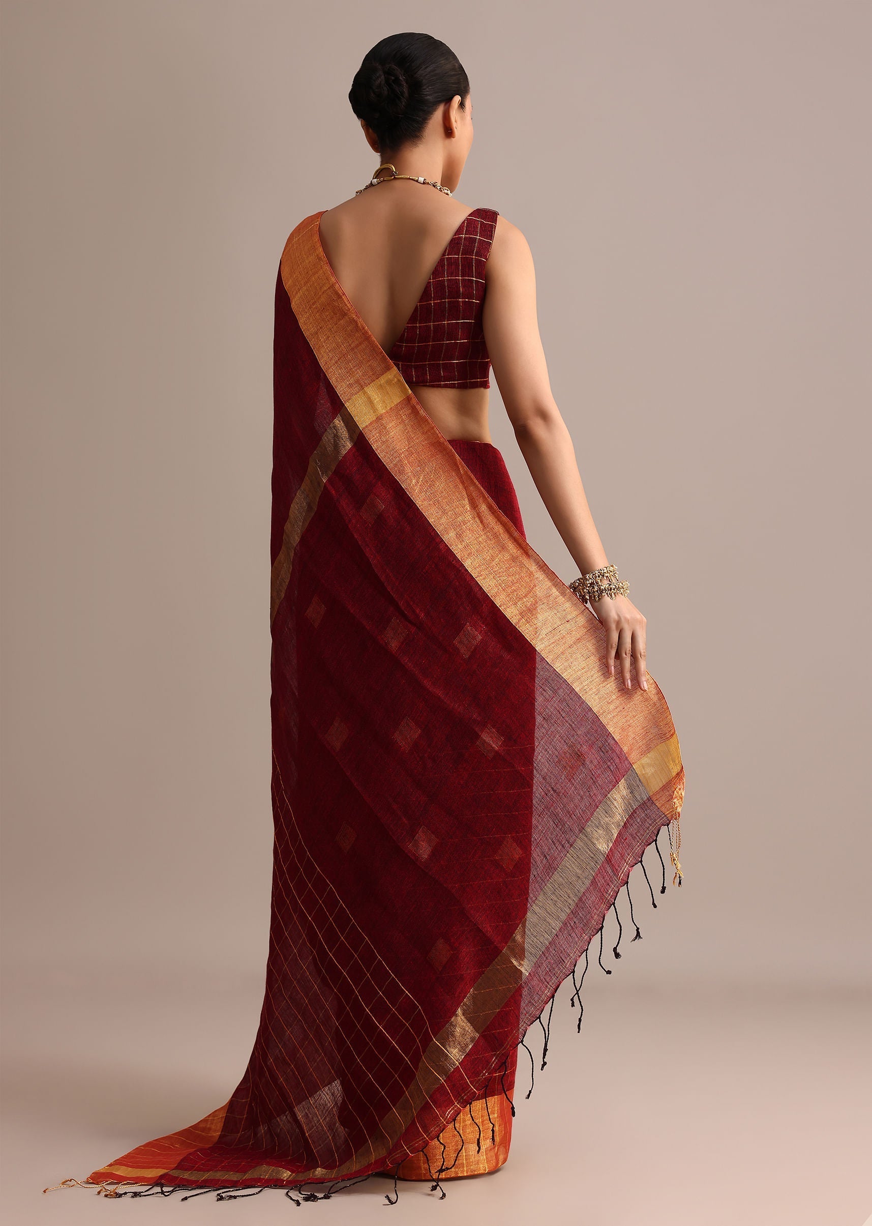 maroon_linen_woven_saree_with_zari_border_and_unstitched_blouse-sg214196_8_37bf6193-9319-4422-958a-08424ef733ba.jpg