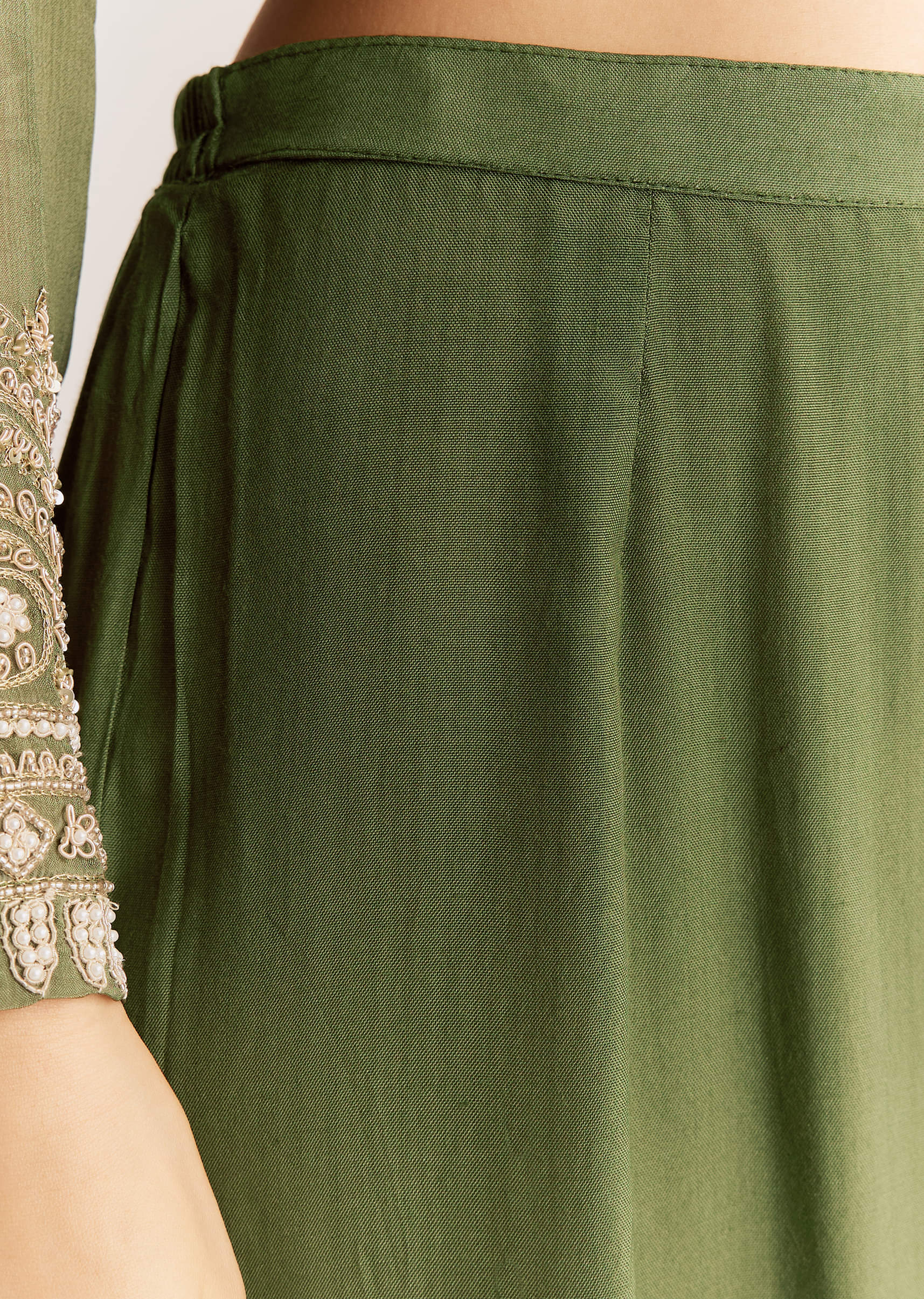 mehendi-green-chinon-kurta-set-with-zardosi-and-butti-work-sg312072-6_76a0eb30-9d7f-4a52-935c-72fccfd08c63.jpg