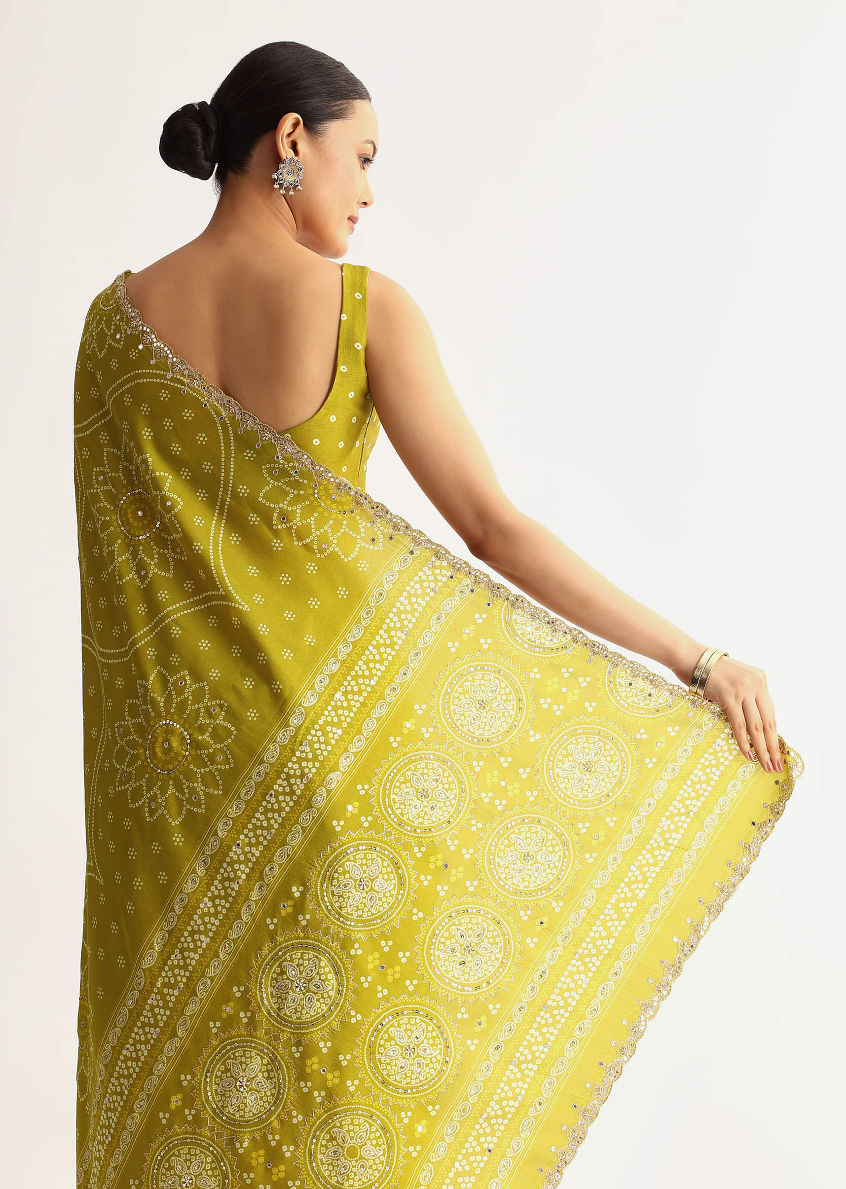 mehendi-green-patola-printed-georgette-saree-with-scallop-border-sg316228-4_23679b88-7b0e-43b5-88d2-4a5c8e046bc4.jpg
