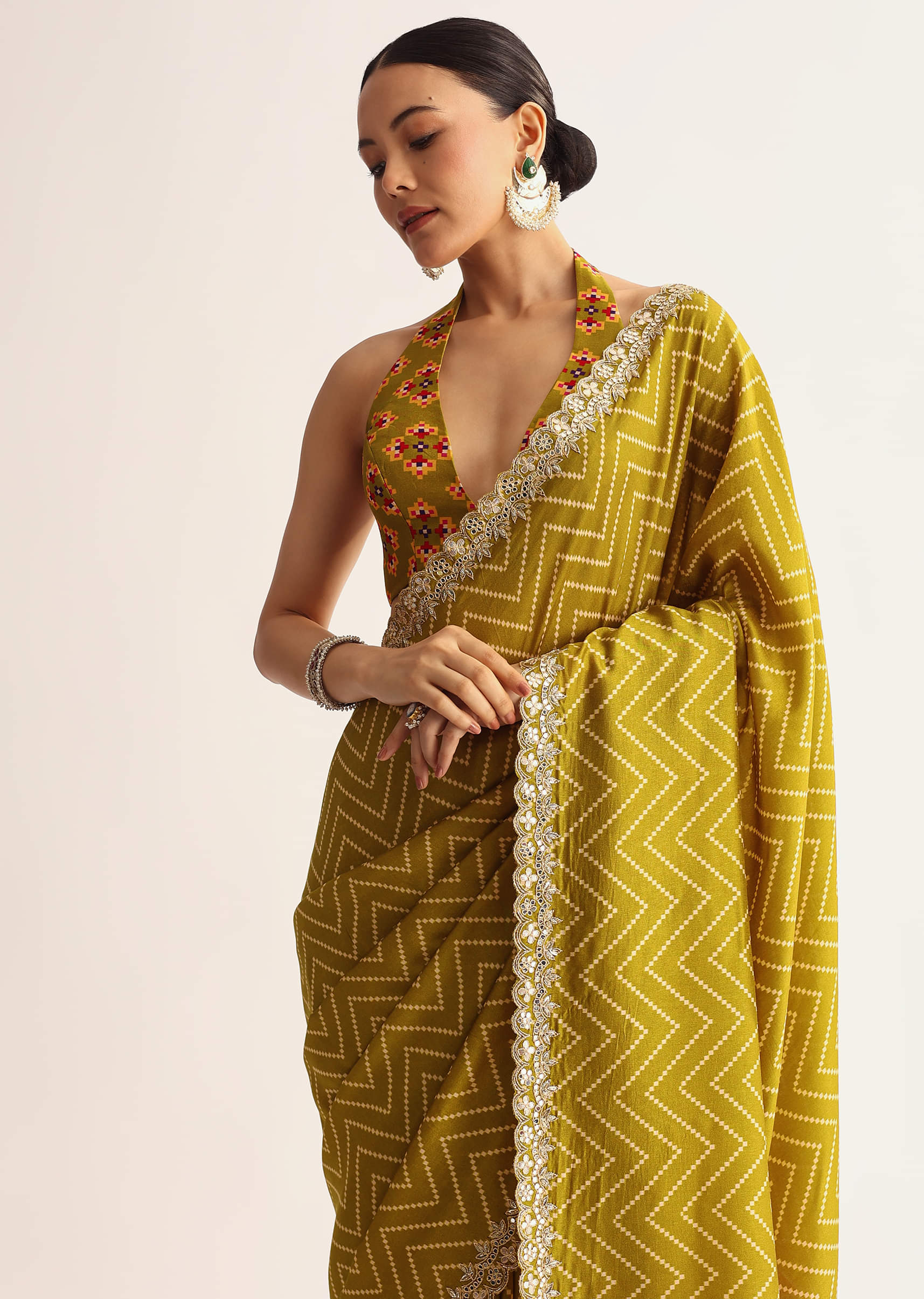 mehendi-green-patola-printed-satin-saree-with-scallop-embroidered-border-sg316231-5_275ab6bc-80b9-43f3-9acd-9e220670a6fe.jpg