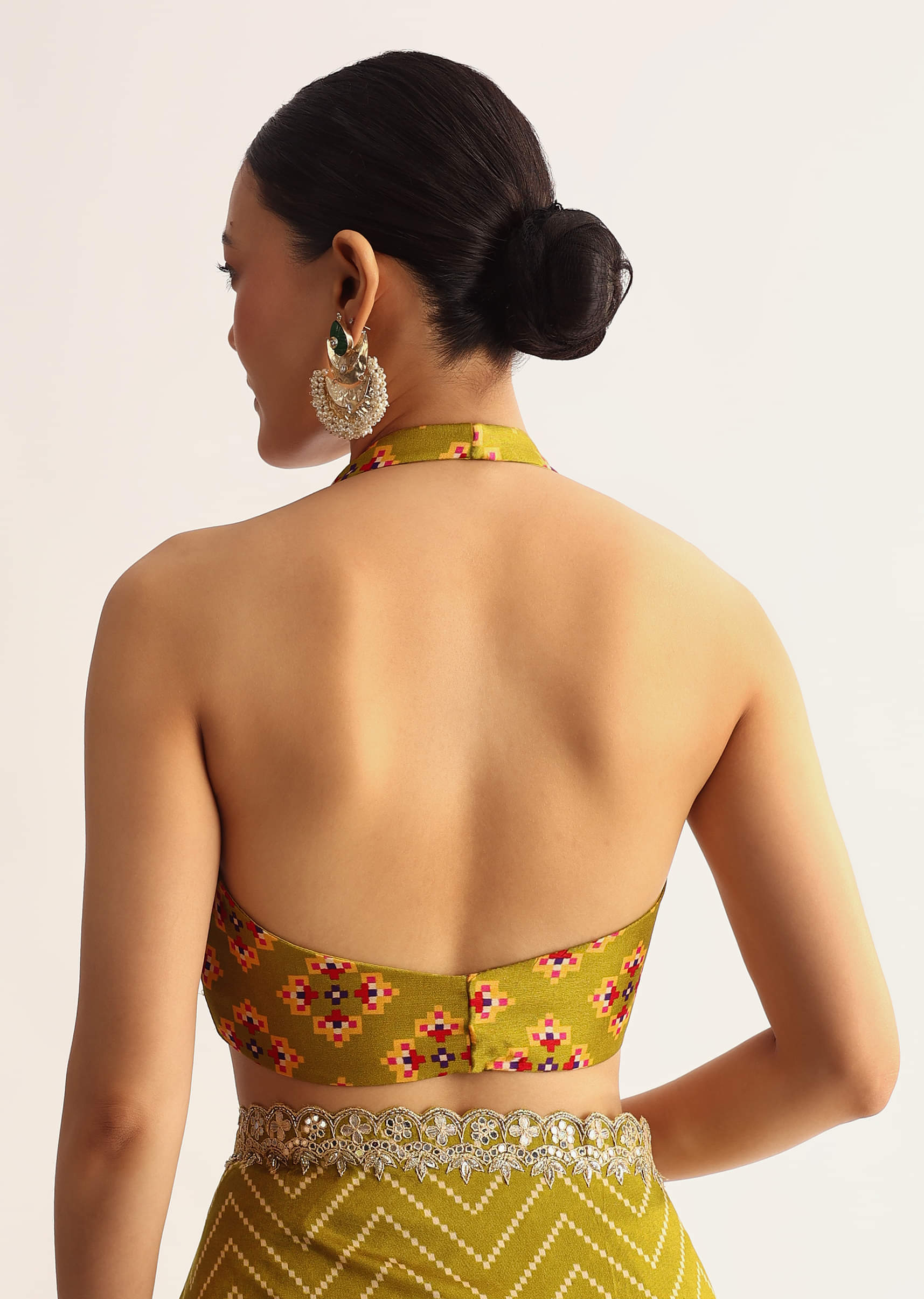 mehendi-green-patola-printed-satin-saree-with-scallop-embroidered-border-sg316231-8_dc90ace7-095e-40fa-b102-ed1519594a16.jpg