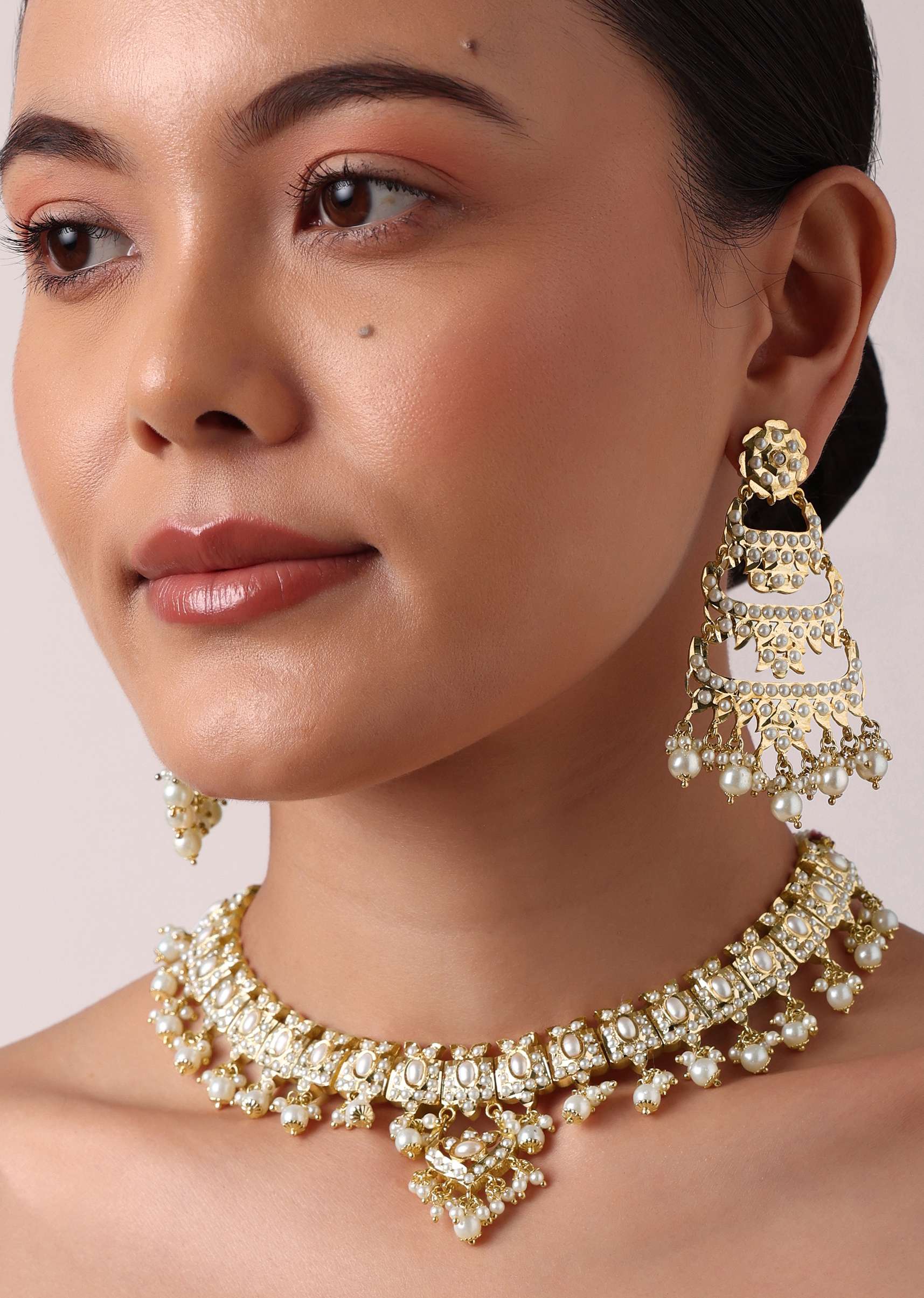 multi_kundan_choker_set_with_tiered_danglers-sg214252_5_09457688-8d90-471a-97ba-1c5907acb944.jpg