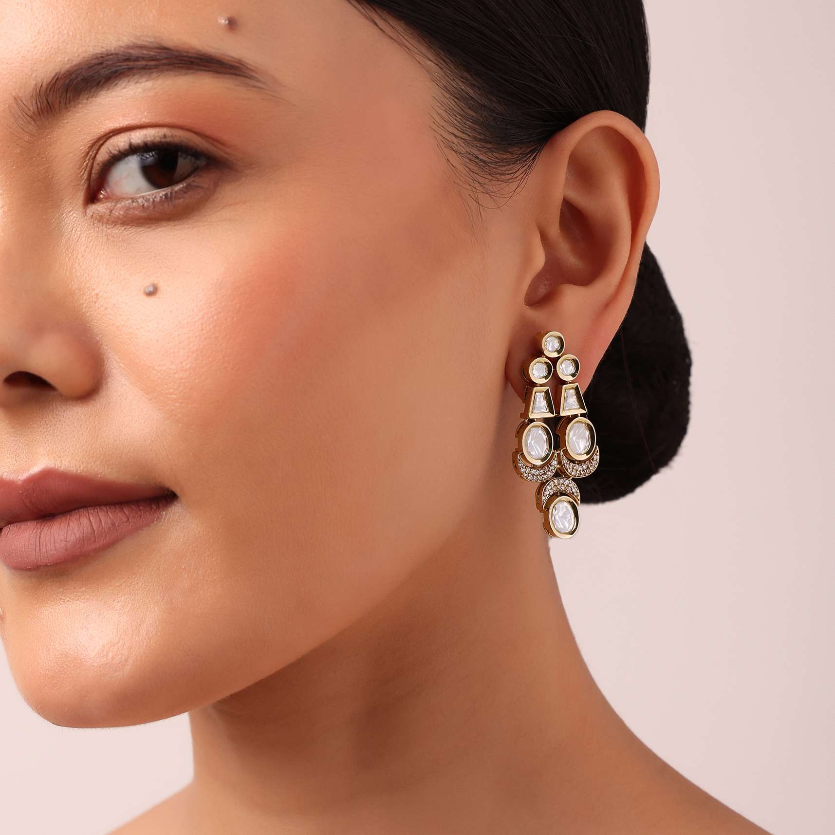 multi_tone_danglers_with_encrusted_kundan-sg213307_3_ea4c6e0b-416e-4b56-a3ed-b135930e06b1.jpg