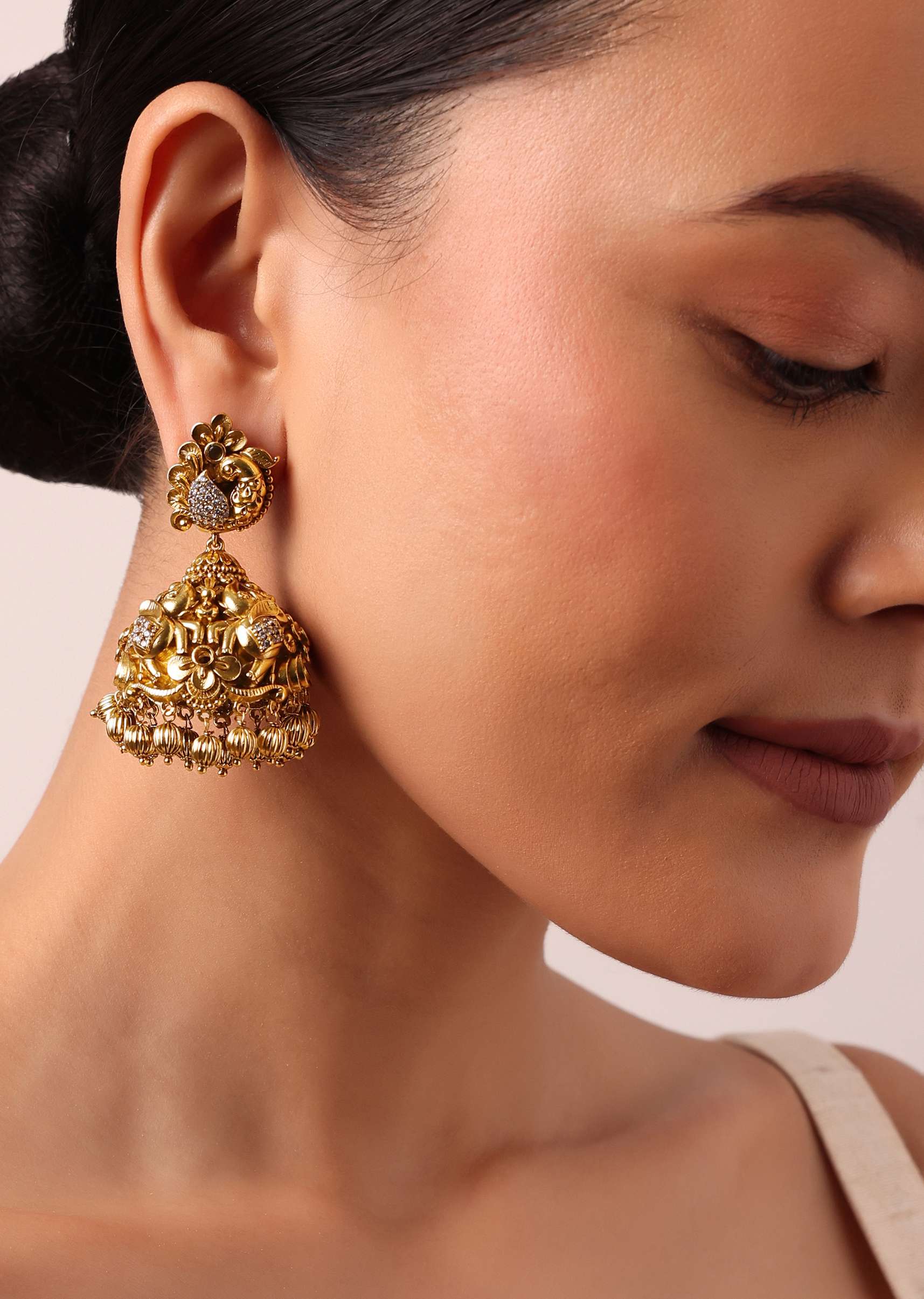 multi_tone_kundan_jhumkas_with_bead_drops-sg214217_3_439c47e0-249d-4ff9-8c92-eda37530de96.jpg