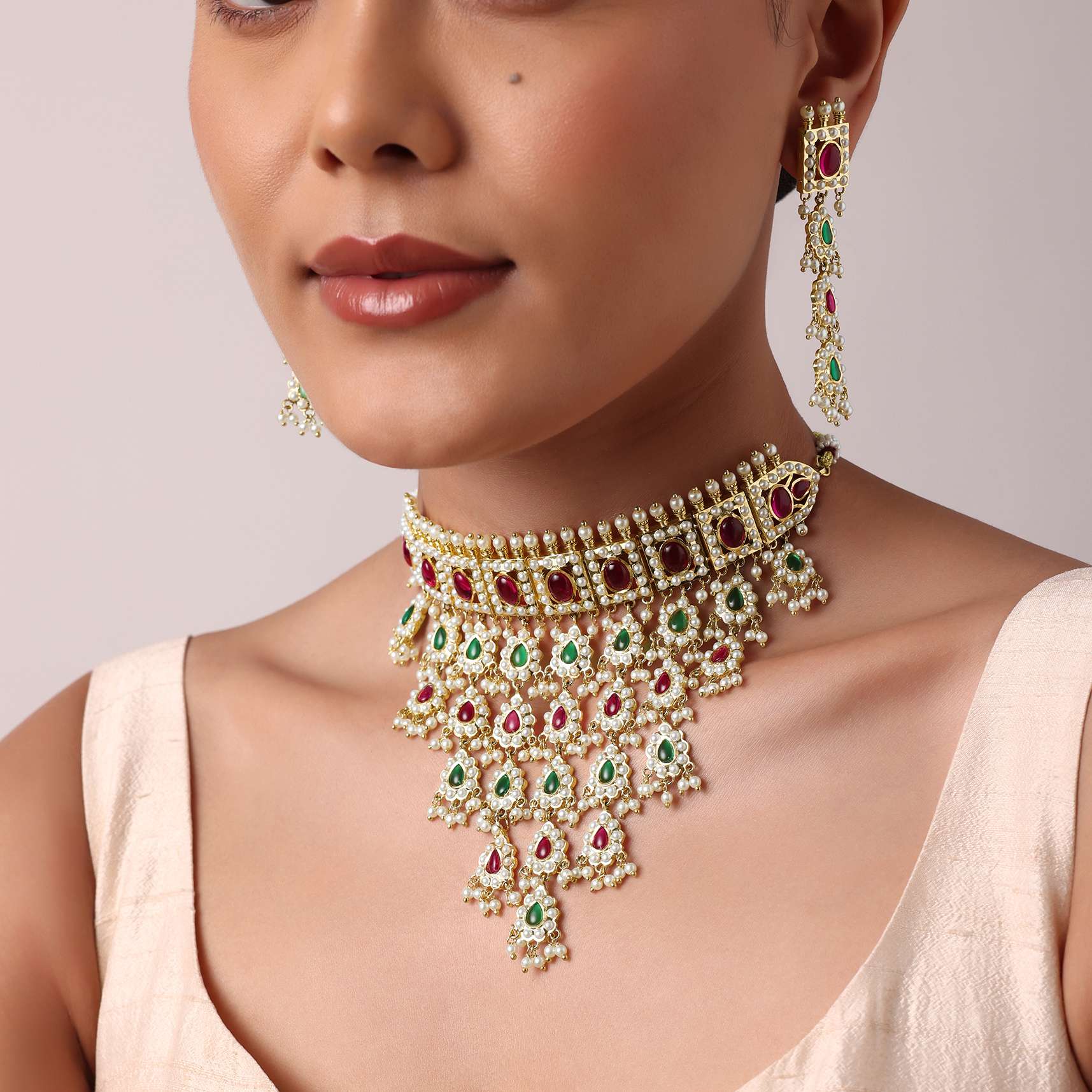 multicolor_kundan_tiered_choker_set_with_teardrop_pendants-sg214251_8_90dd8e2f-905b-4b3c-b748-29239ab9a342.jpg