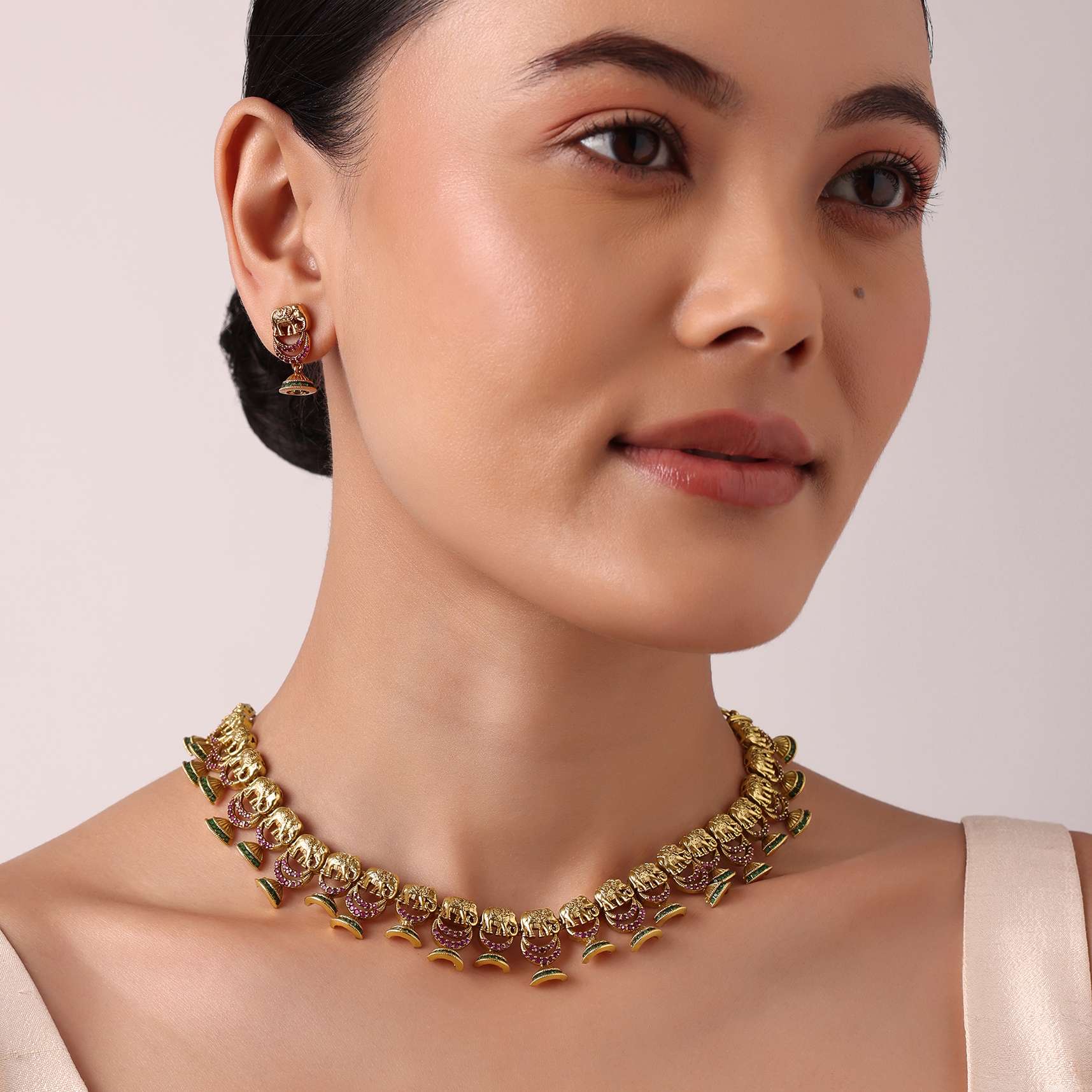 multicolor_temple_kundan_choker_set-sg214254_8_6b025165-4c0c-4109-a51d-561b981e7376.jpg